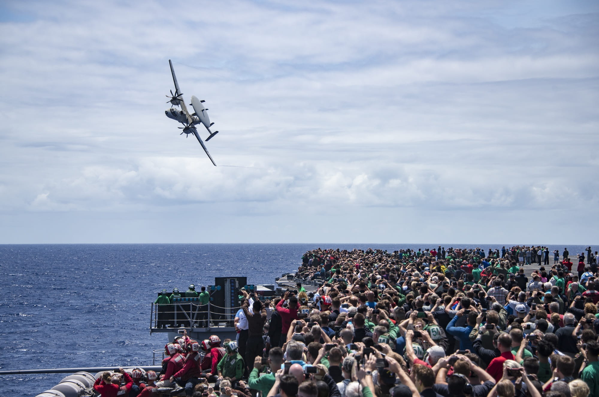 lifestyles, water, sky, group of people, crowd, cloud - sky, transportation, day, flying, sea, horizon over water, Awacs, large group of people, vaw, c, HD Wallpaper