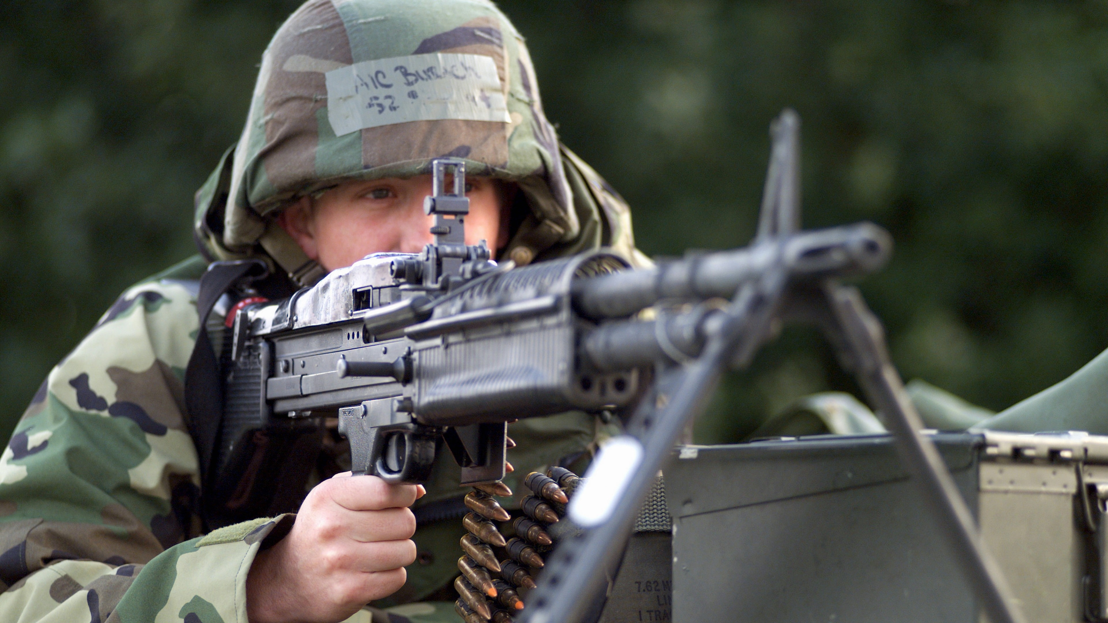 soldier, machine gun, machine, automatic, holding, m, aiming, M60, 4K, gun, HD Wallpaper