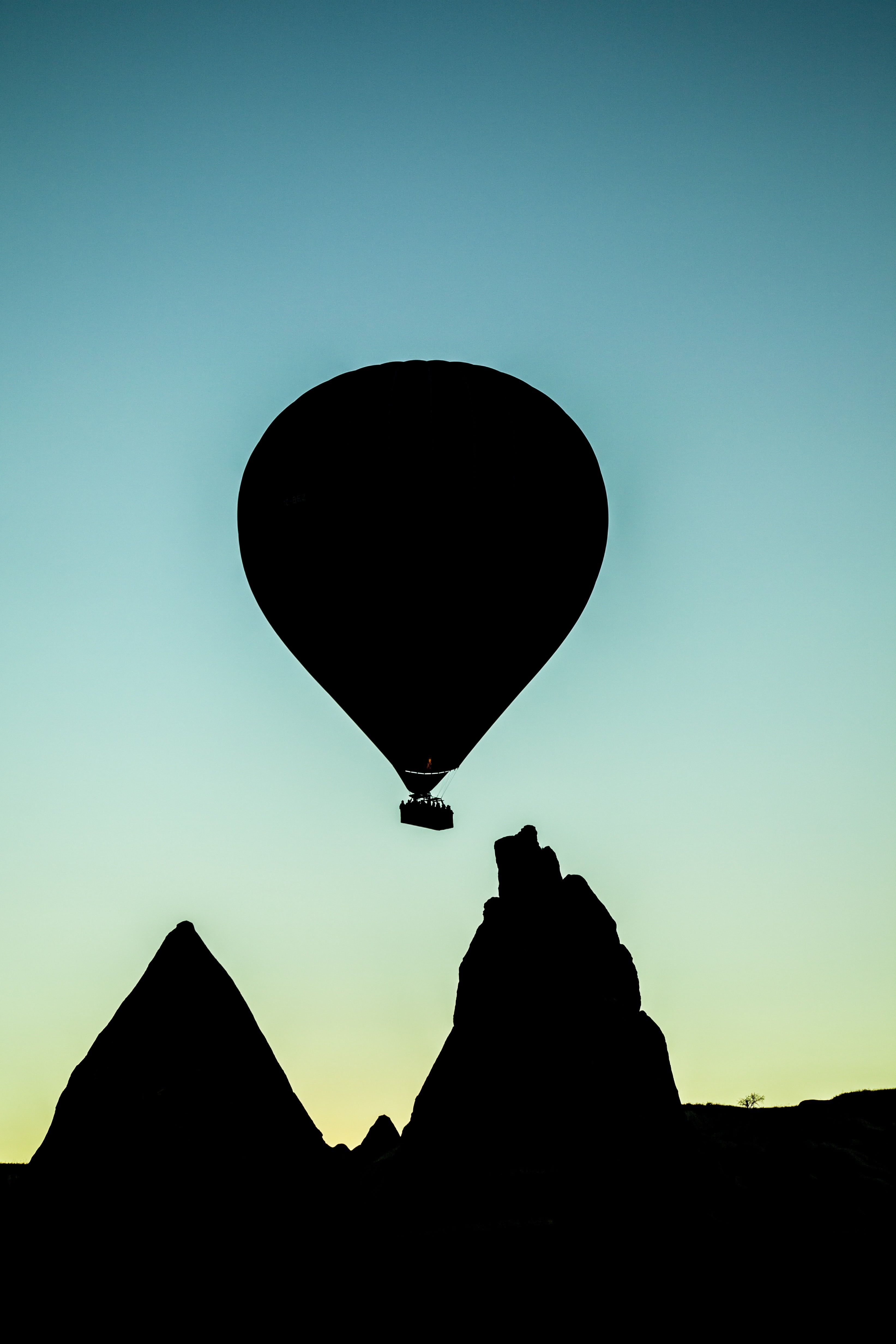 sunset, 4K, anatolia, no people, silhouette, blue, mountains, scenics - nature, hot Air Balloon, flight, goreme, air, cappadocia, tranquil scene, transportation, Phone HD Wallpaper