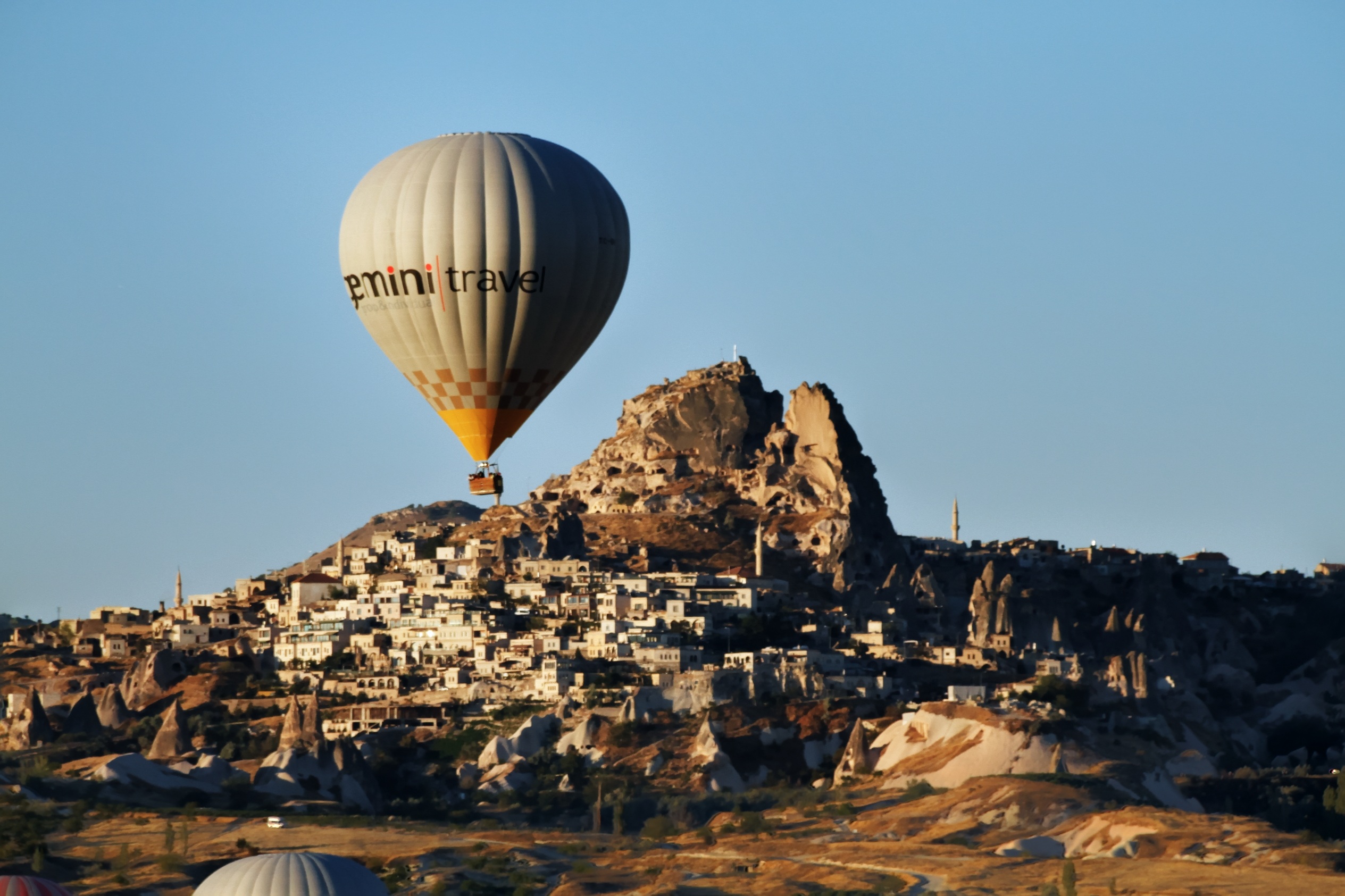 hot Air Balloon, transportation, land, turkey, nevsehir, clear sky, tufa, cave, ballooning festival, carved rock, 1080P, rock formation, goreme, travel, HD Wallpaper