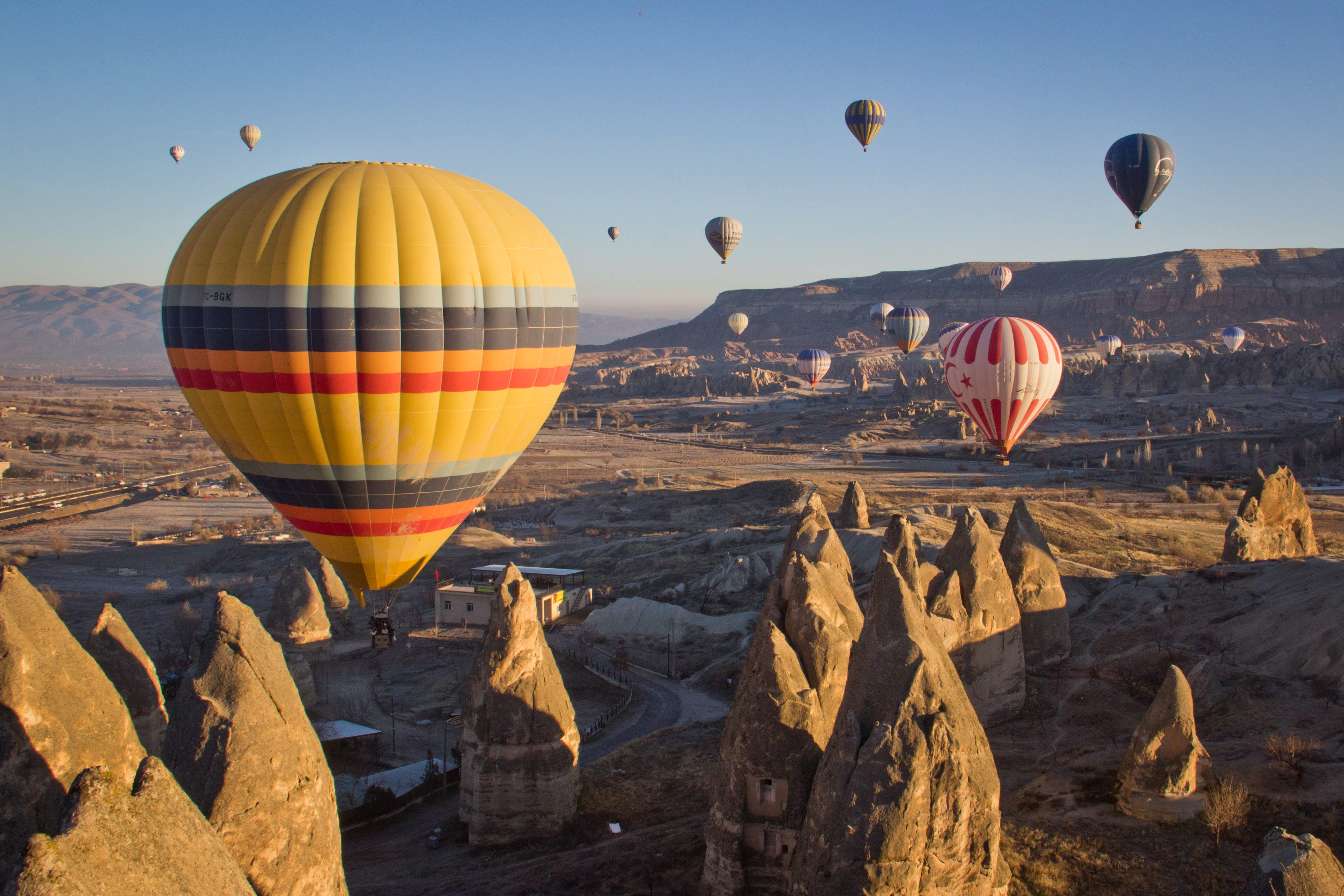 outdoors, turkey, rock, solid, rock hoodoo, flying, transportation, travel destinations, mode of transportation, rock formation, balloon, air vehicle, ballooning festival, HD Wallpaper
