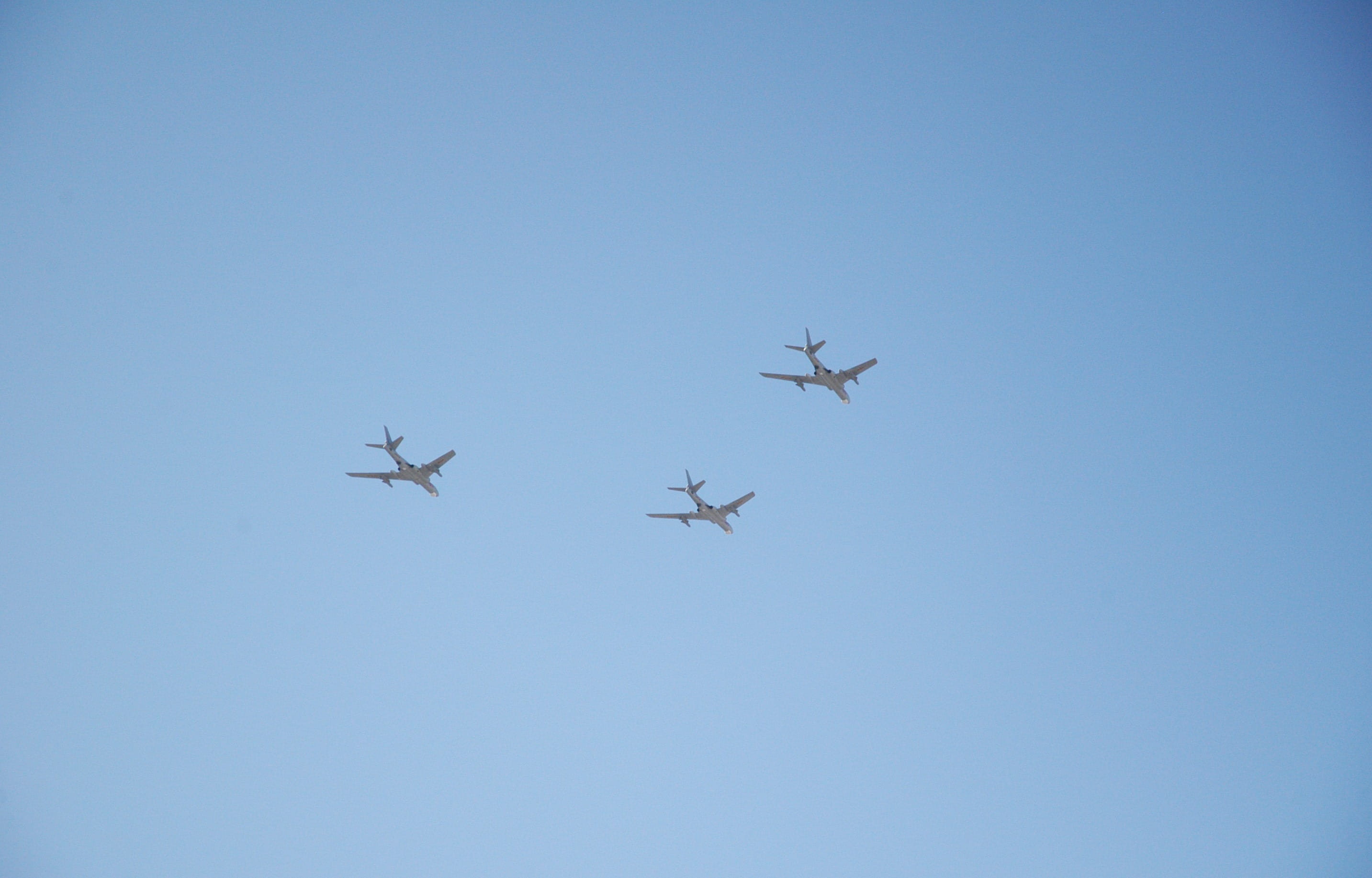 clear sky, 2K, Formation, day, air, airshow, journey, nature, copy space, speed, aerospace industry, Airplane, mode of transportation, low angle view, HD Wallpaper