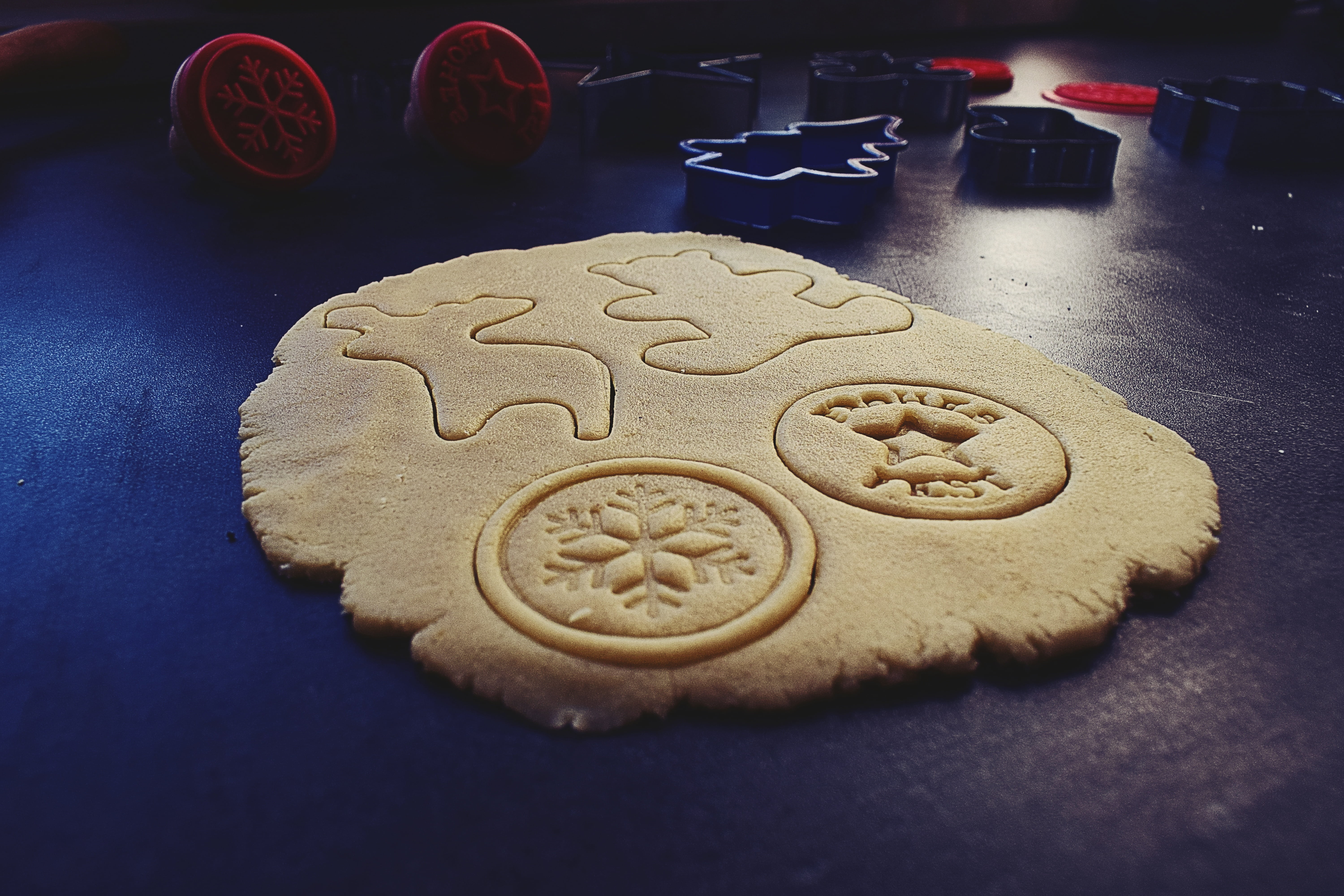 baking, baked, ausstechplätzchen, ready-to-eat, still life, 5K, no people, holiday, gingerbread, cookie, food and drink, shape, frohes fest, food, celebration, HD Wallpaper