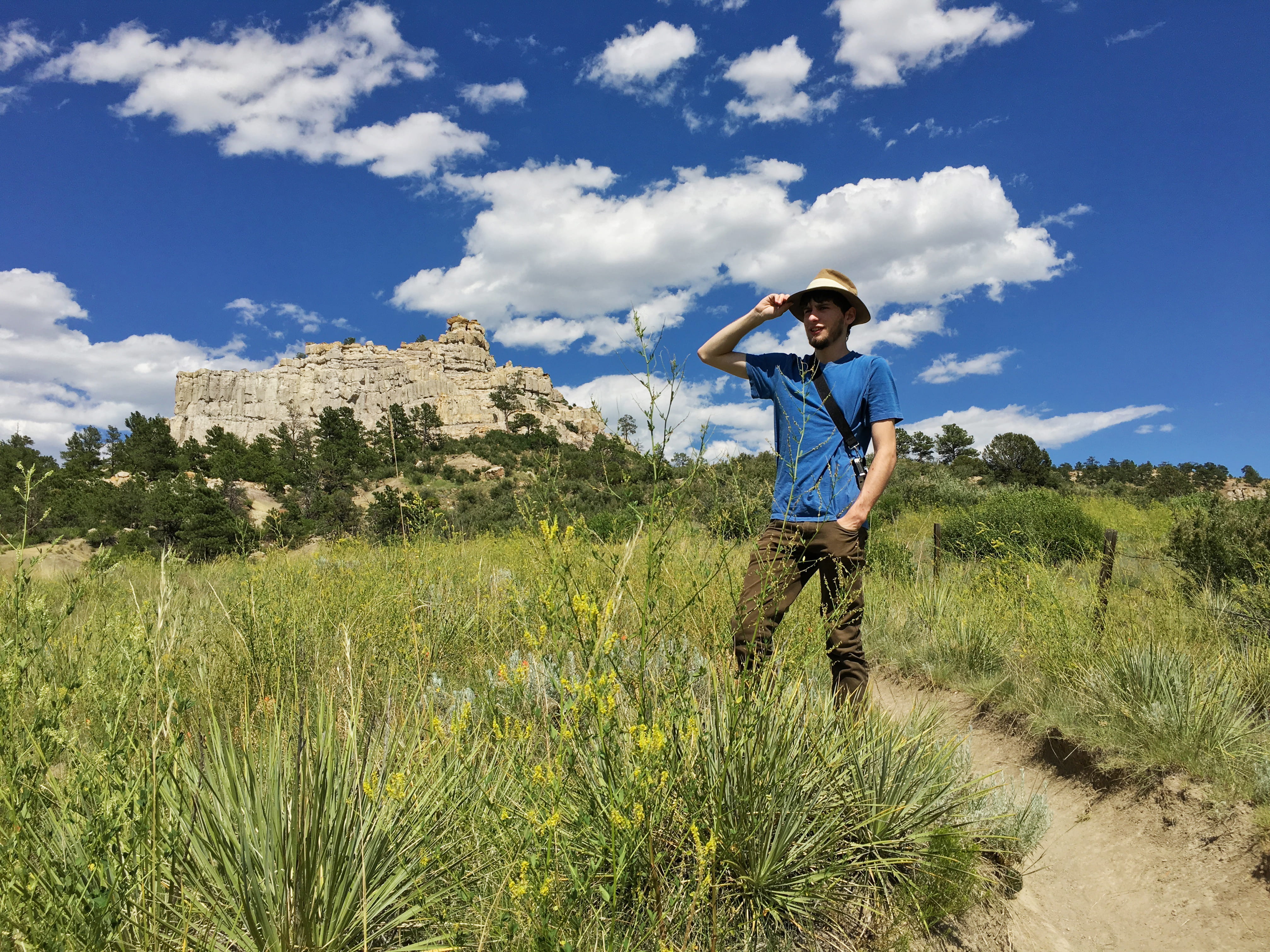 day, 4K, sky, plant, real people, fedora, man, colorado springs, casual clothing, full length, hiking, grass, hat, pulpit rock, mountain, field, beauty in nature, HD Wallpaper