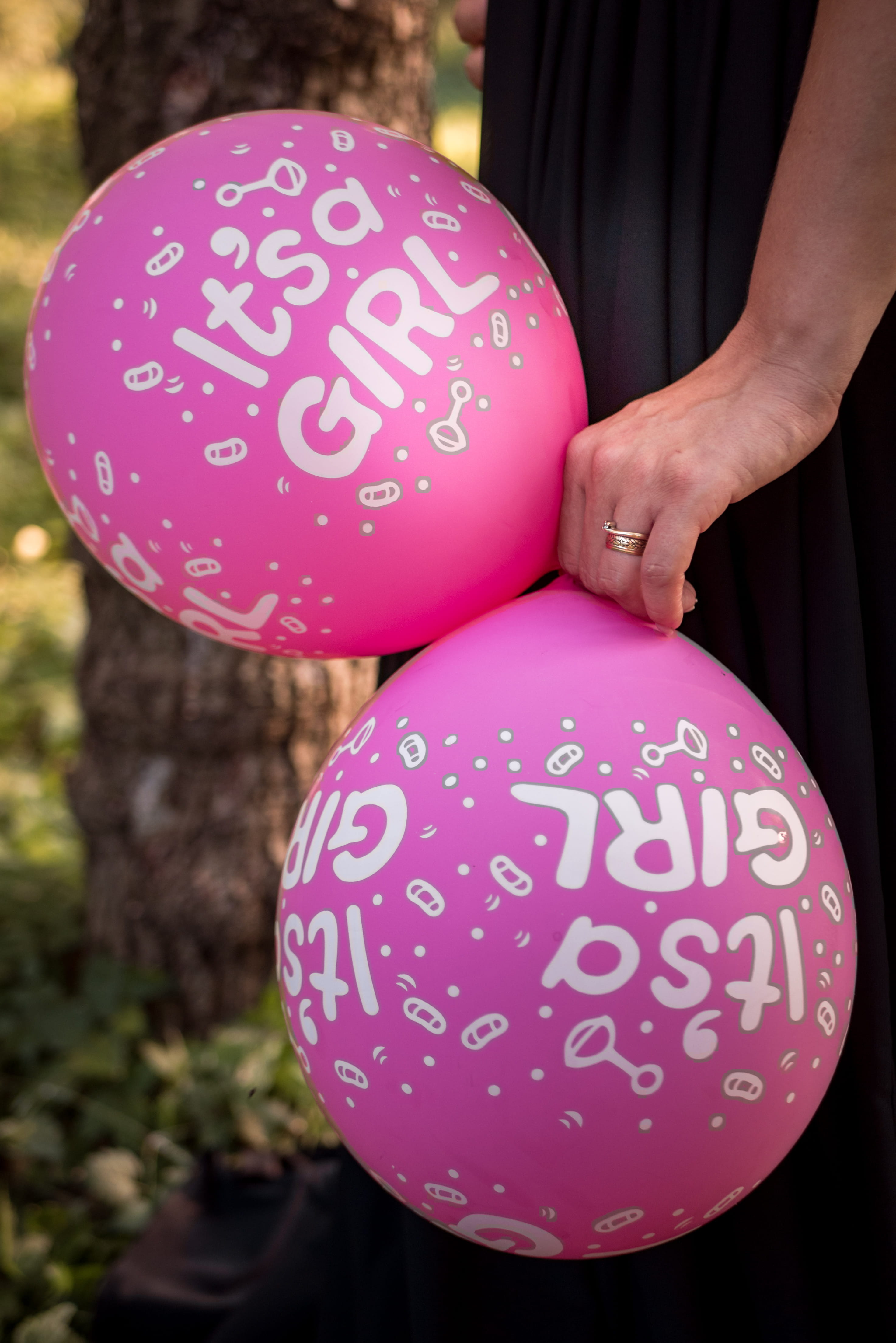 western script, women, focus on foreground, balloon, pattern, baloons, human hand, inflate, girl, pink, day, polka dot, close-up, pink color, real people, Phone HD Wallpaper