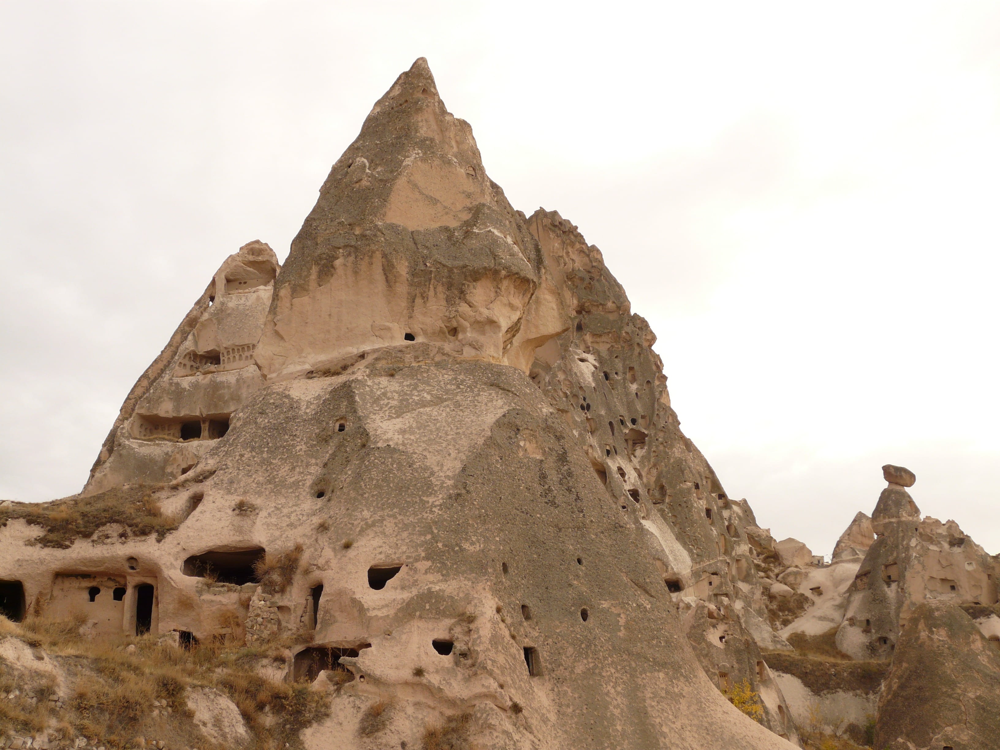 desert, outdoors, dwellings, climate, arid climate, nevşehir, day, land, cappadocia, low angle view, rock, architecture, history, mountain, uchisar, travel destinations, HD Wallpaper