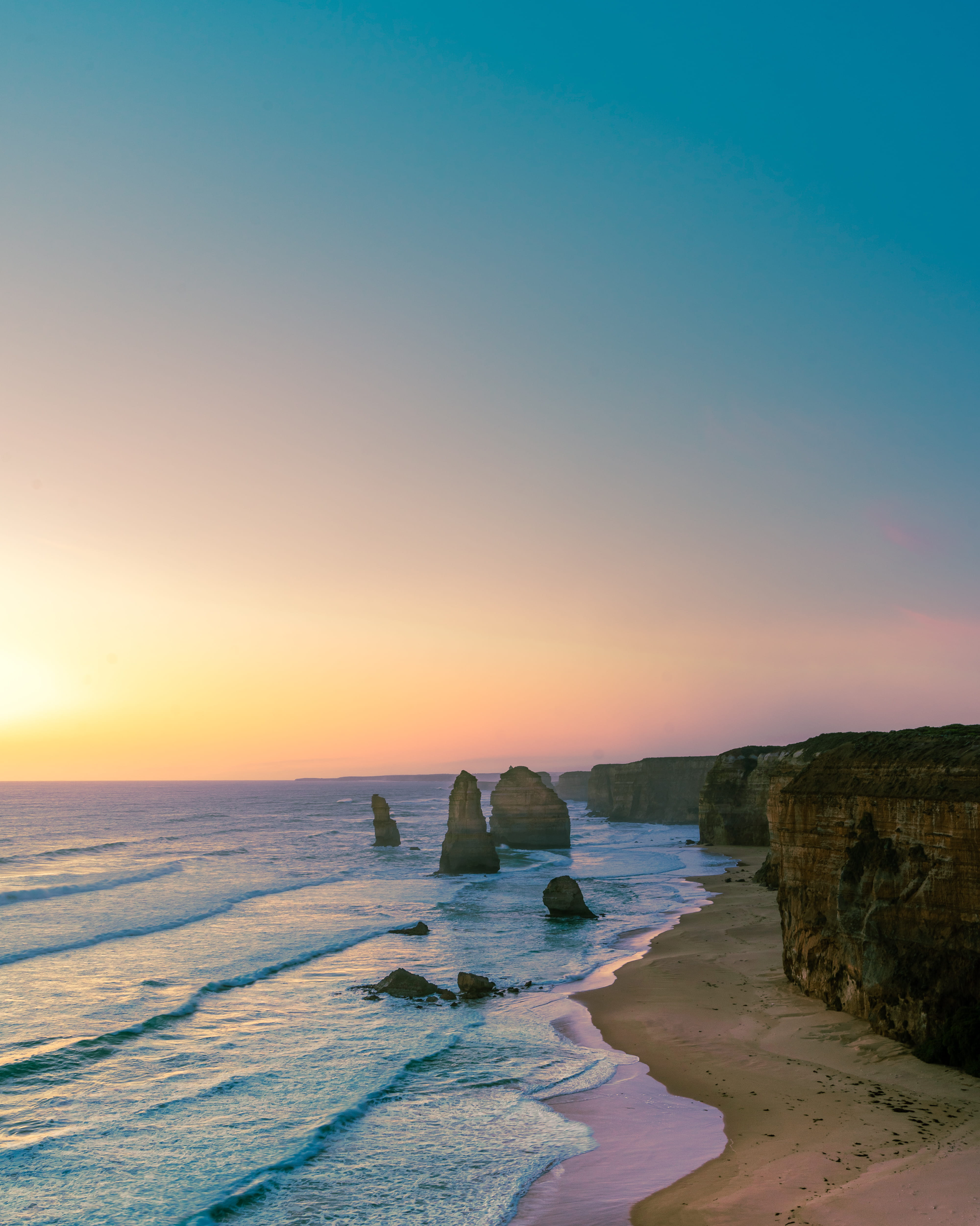 stack rock, no people, sky, horizon over water, scenics - nature, body, cool backgrounds, formations, computer backgrounds, horizon, solid, beach, 12 apostles, Phone HD Wallpaper