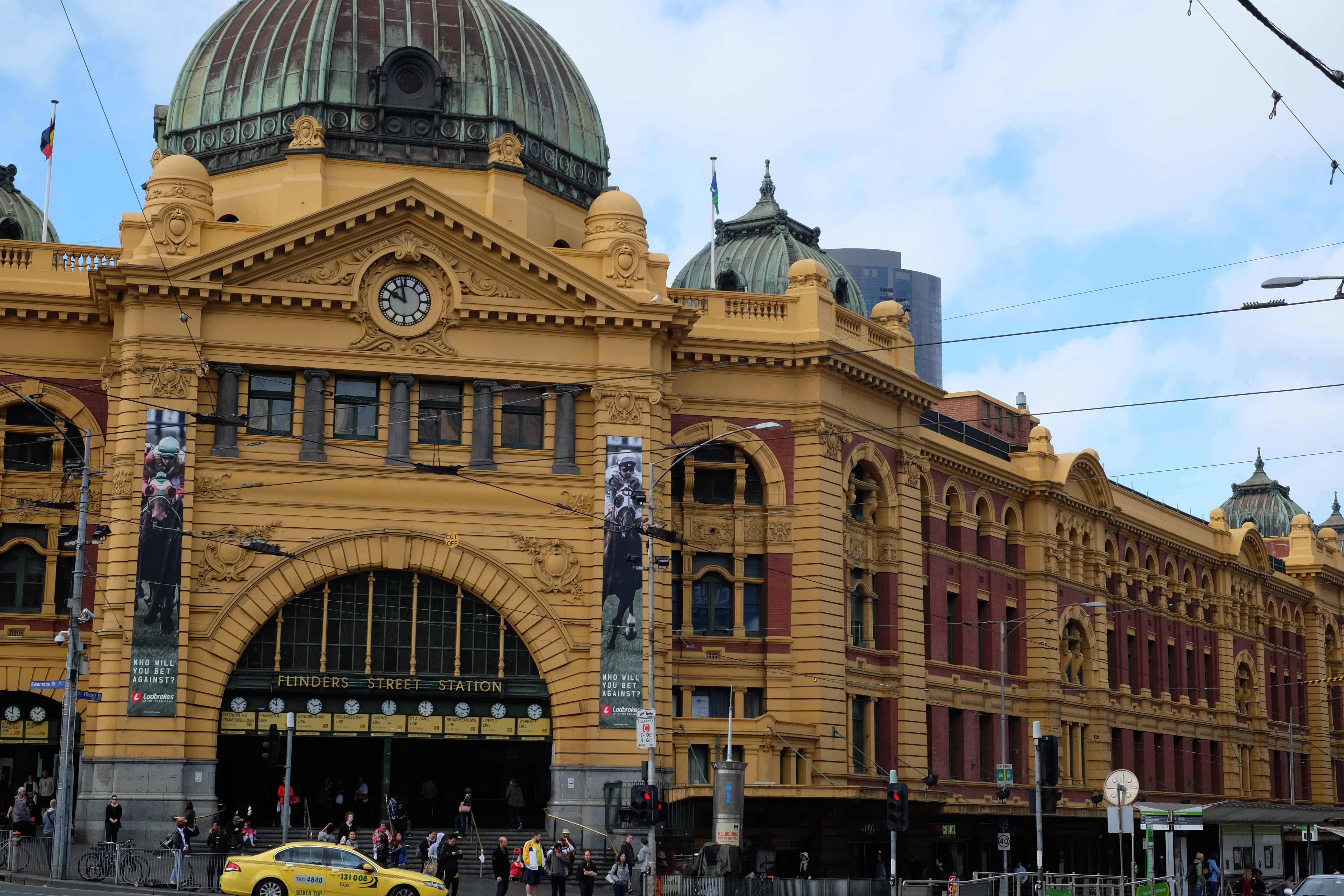 arch, history, scenary, travel, photography, station, 4K, dome, building exterior, group of people, building, flinders street railway station, melbourne, HD Wallpaper