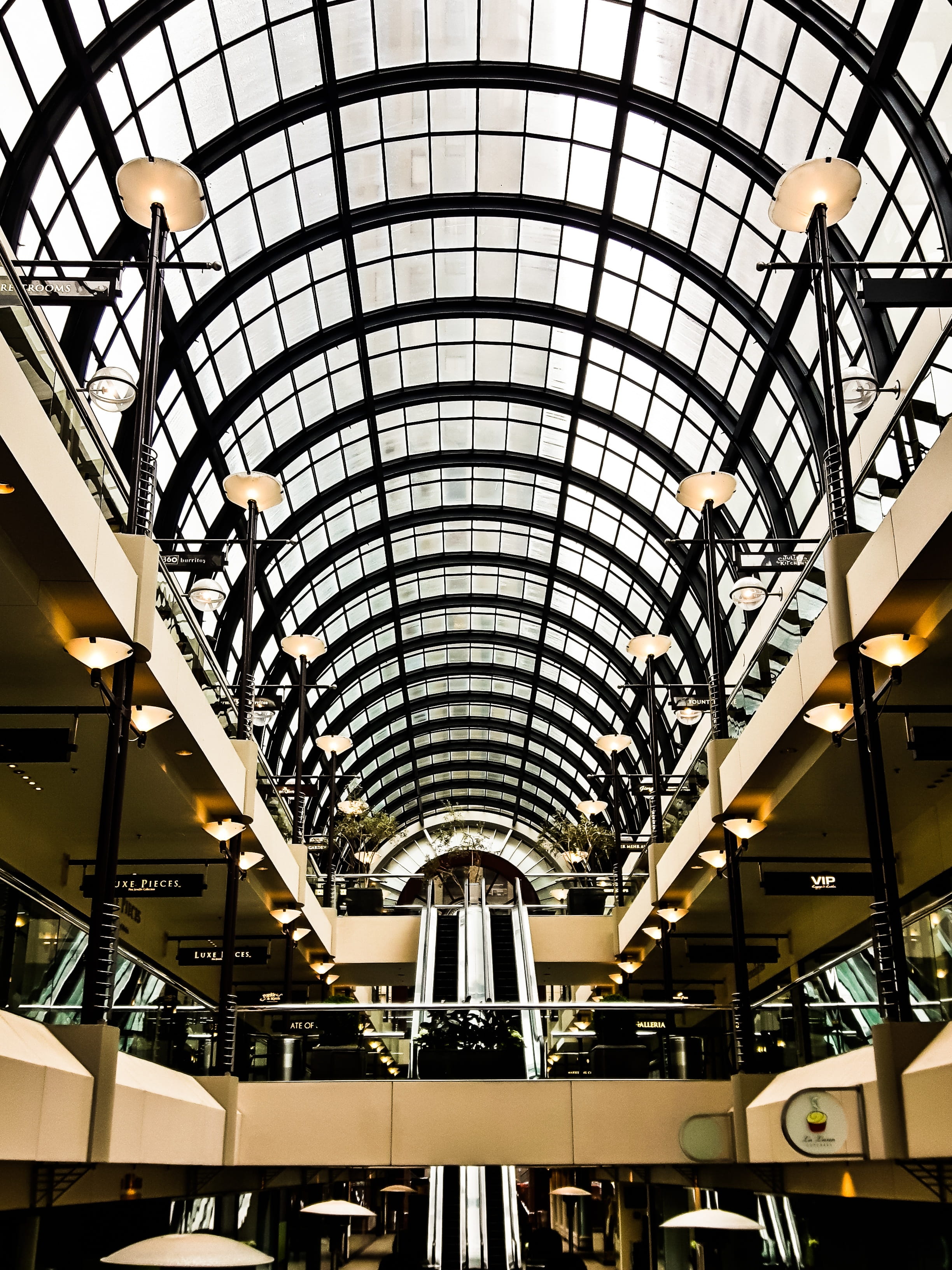 in a row, city, no people, buy, urban, stairs, arch, shopping mall, modern, floors, seat, architecture, department store, escalator, built structure, purchasing, Phone HD Wallpaper