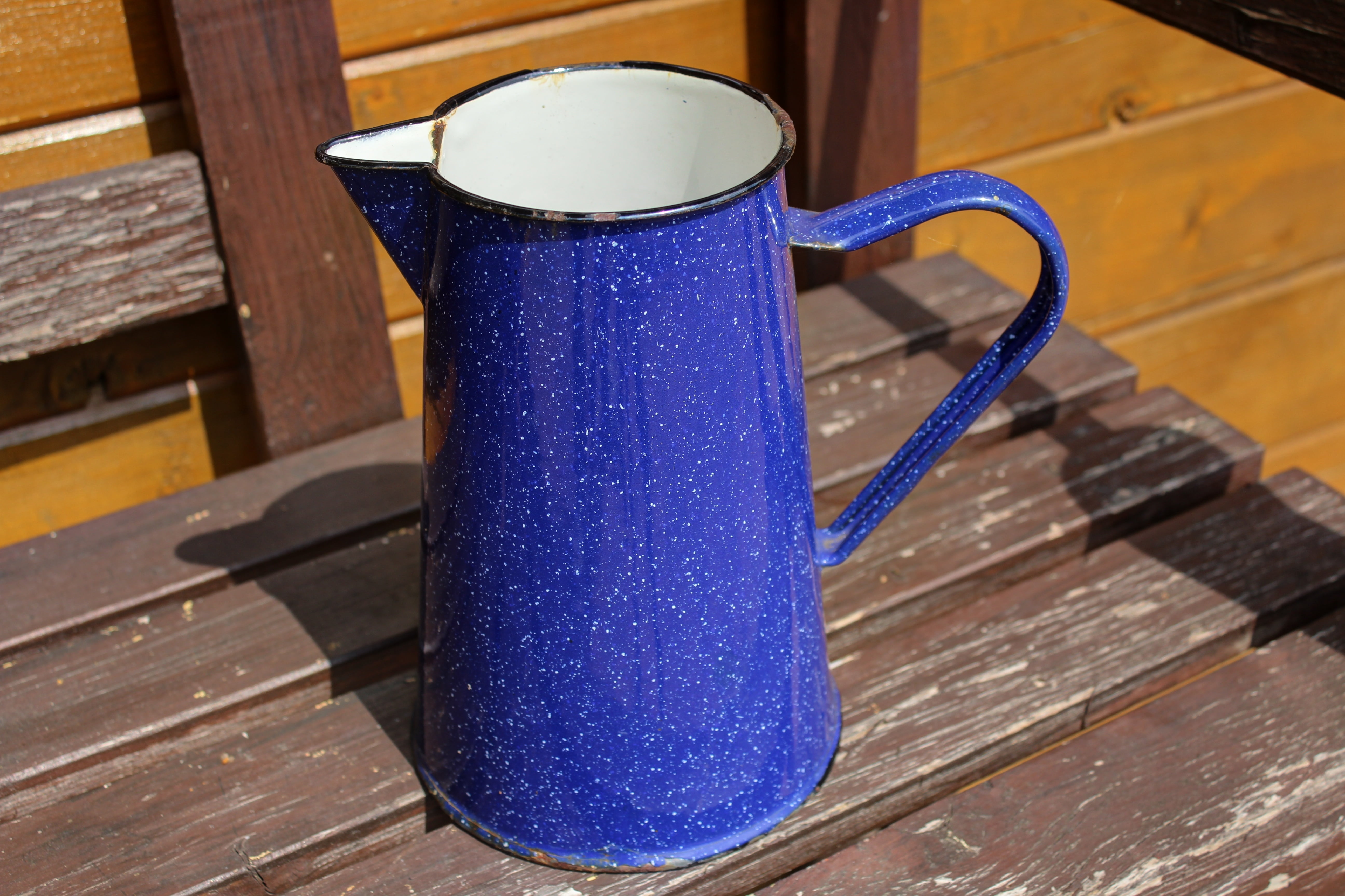 drink, table, blech, wood - material, mug, nature, still life, hdr, no people, cup, bench, focus on foreground, kanne, close-up, ostfriesland, tin, blue, HD Wallpaper