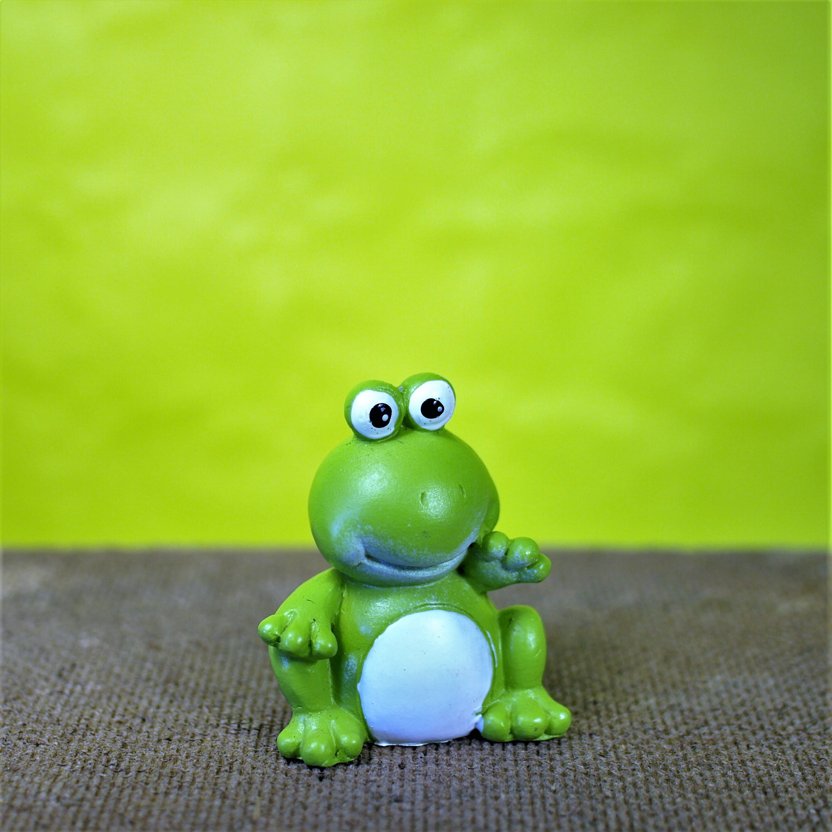 green color, close-up, indoors, animal representation, jouet, wellbeing, art and craft, food, still life, spielzeug, jaune, representation, żółta, juego, Phone HD Wallpaper