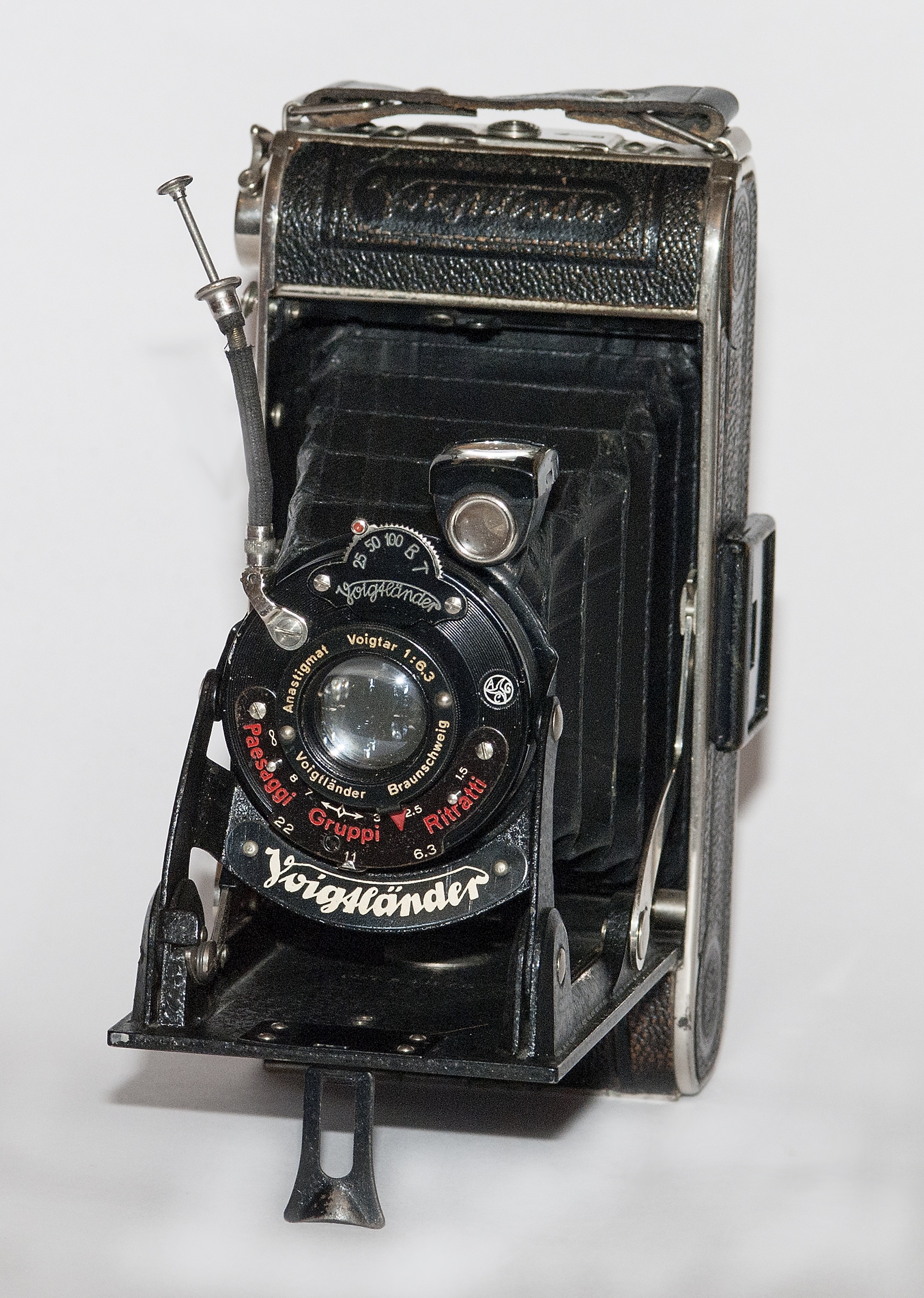 single object, retro styled, camera, ancient, white background, antique, close-up, communication, digital camera, number, metal, camera - photographic equipment, Phone HD Wallpaper