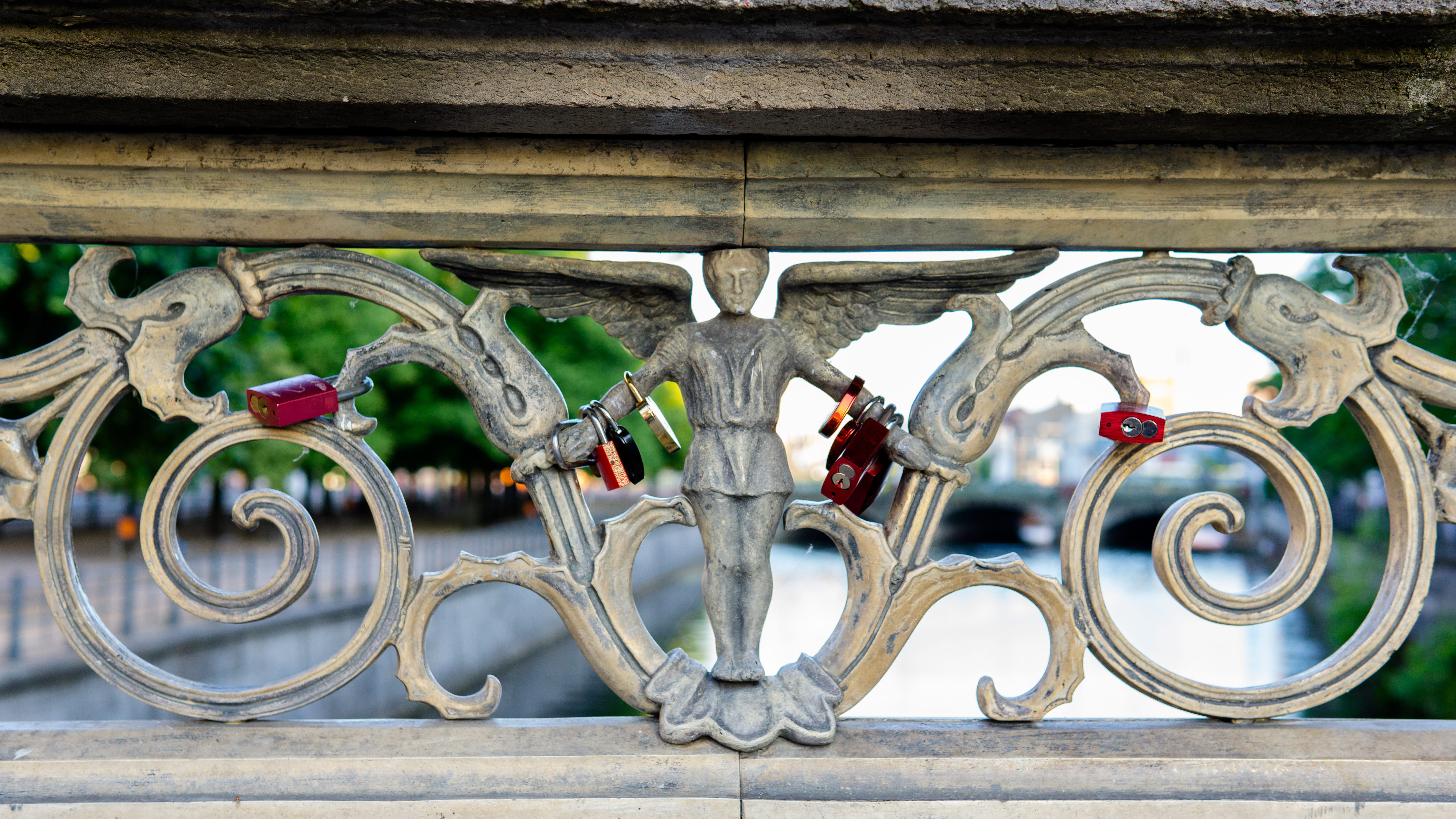outdoors, art and craft, low angle view, liebe, building exterior, love, railing, no people, vorhängeschloß, metal, architecture, padlock, berlin, ornate, HD Wallpaper