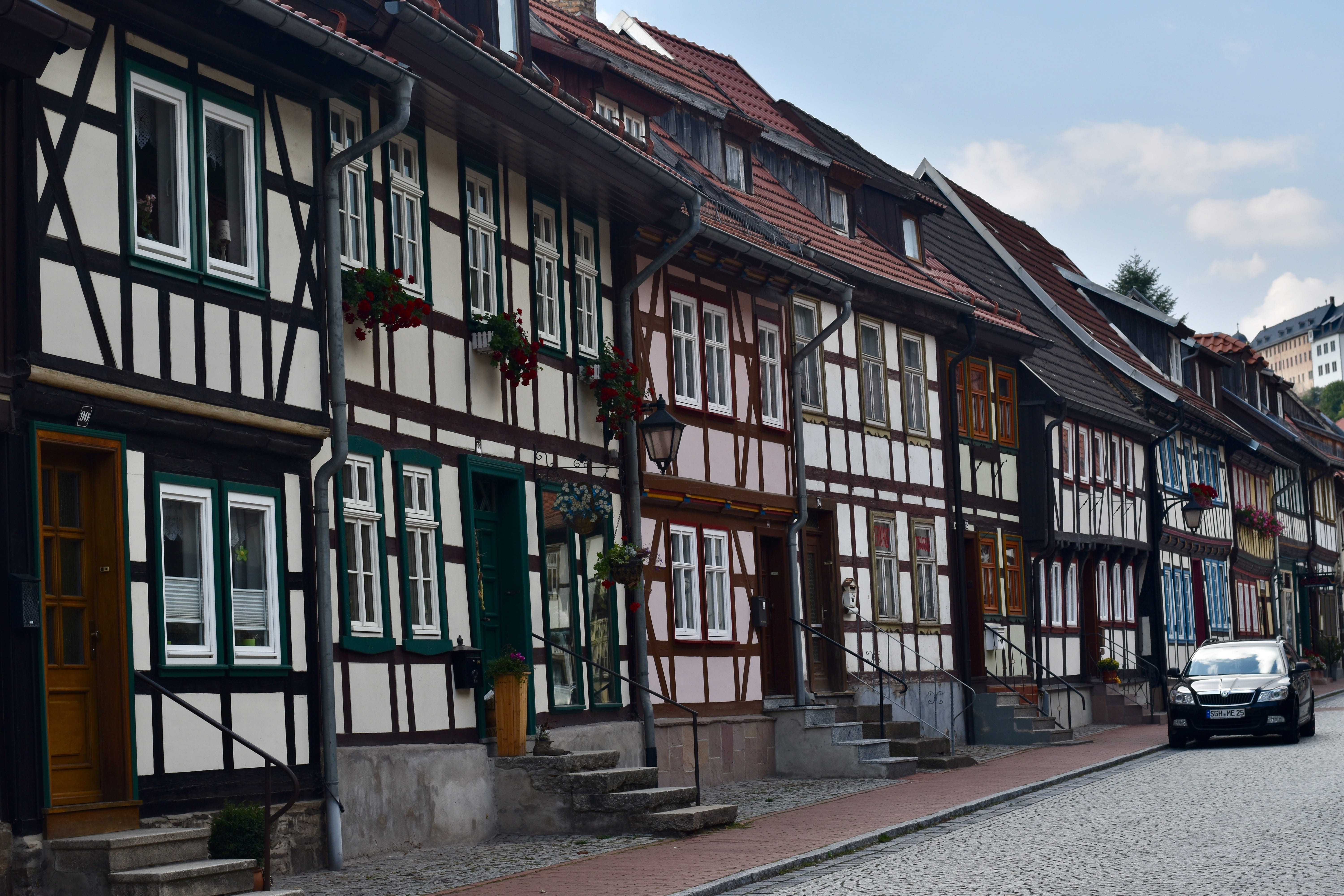 transportation, half-timbered houses, cloud - sky, location, outdoors, row house, architecture, land vehicle, sky, city, built structure, motor vehicle, HD Wallpaper