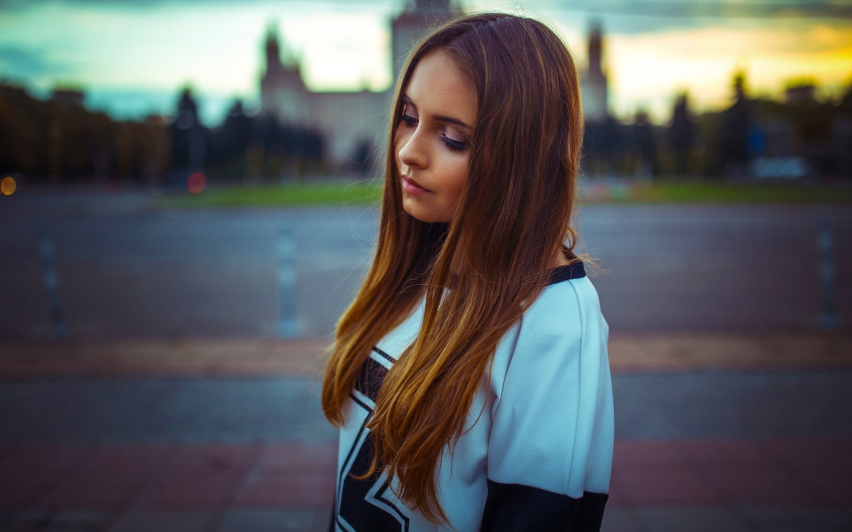 standing, contemplation, real people, white, long hair, women, young adult, one person, city, adult, face, casual clothing, outdoors, hair, young women, HD Wallpaper