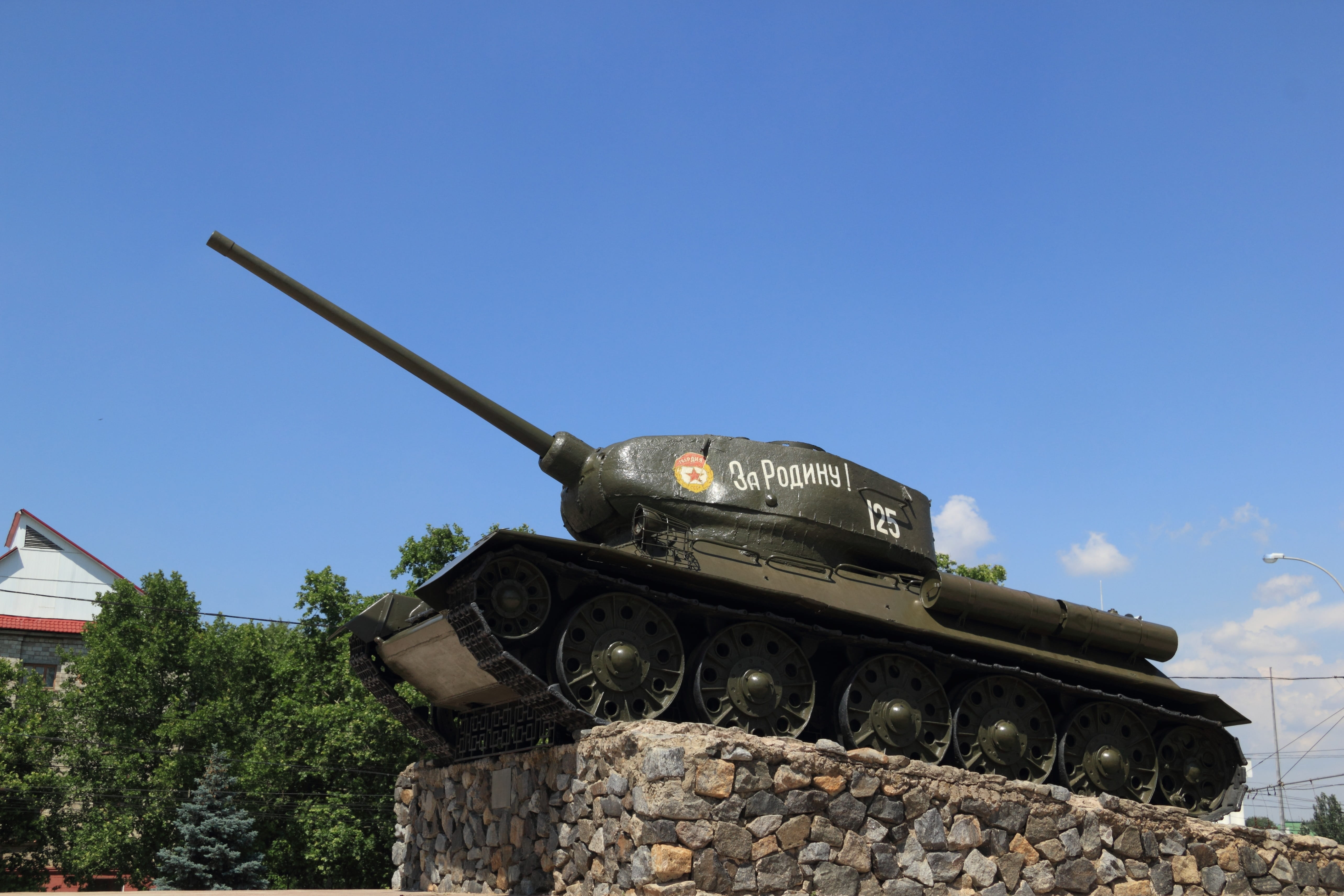 nature, architecture, plant, land vehicle, no people, mode of transportation, sky, moldova, day, tank, the past, square, memorial, tiraspol, low angle view, HD Wallpaper