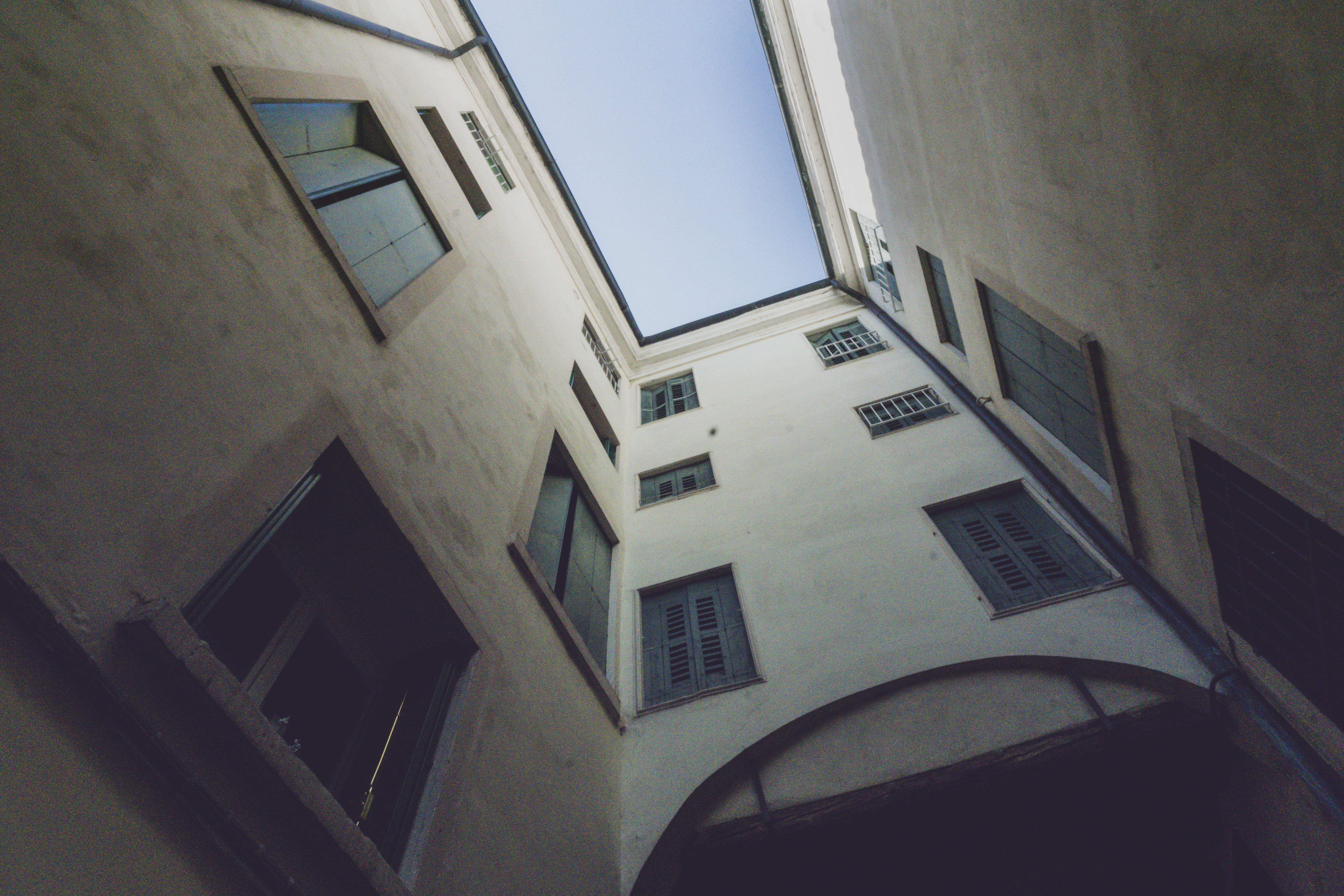 no people, residential district, window, windows, eyeview, house, low angle view, apartment, glass, s, tall, sky, low angle shot, urban, nature, contemporary, HD Wallpaper