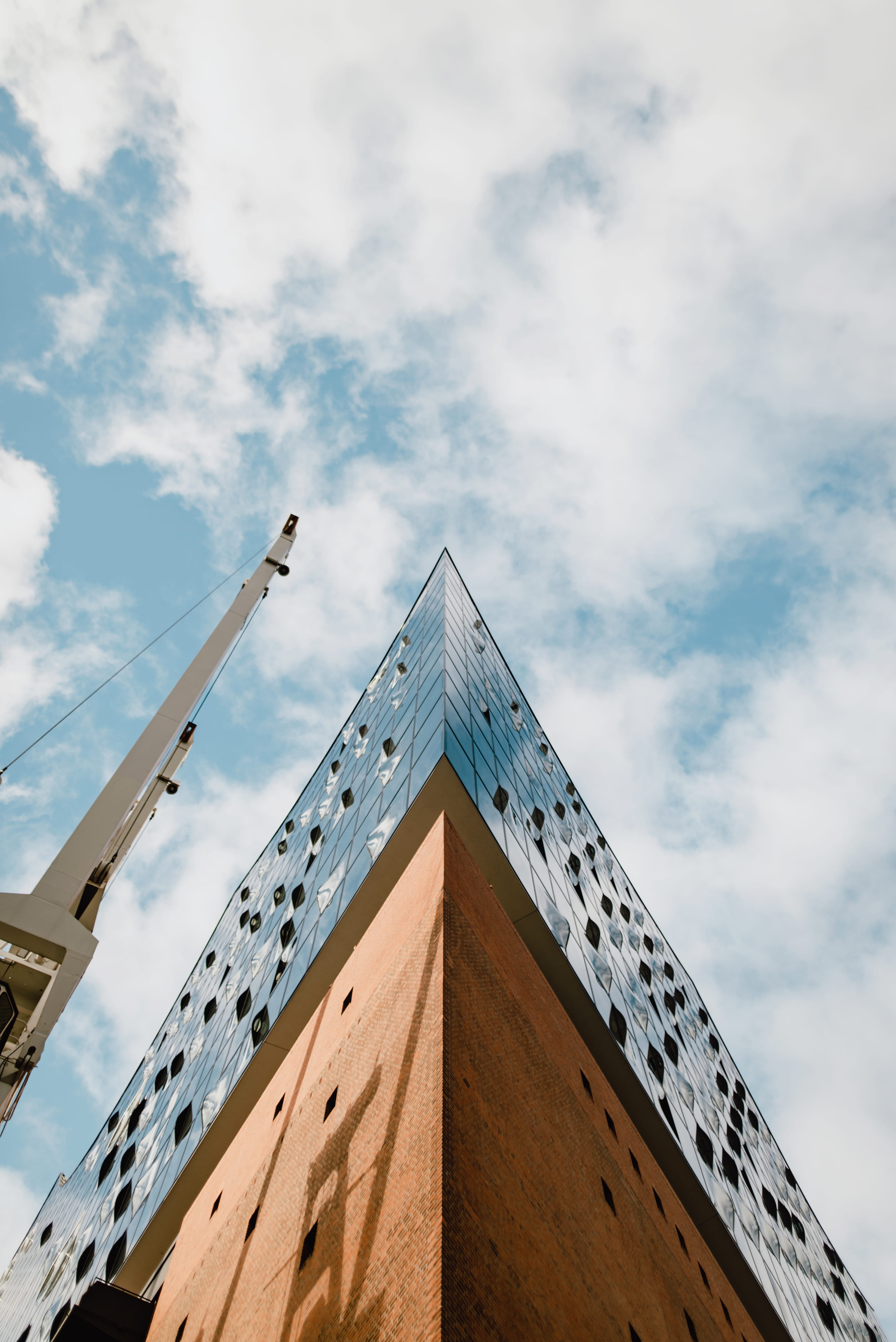 outdoors, s, building, 5K, day, low angle view, city, sky, built structure, tall - high, worm, nature, diminishing perspective, tower, sunlight, the past, Phone HD Wallpaper