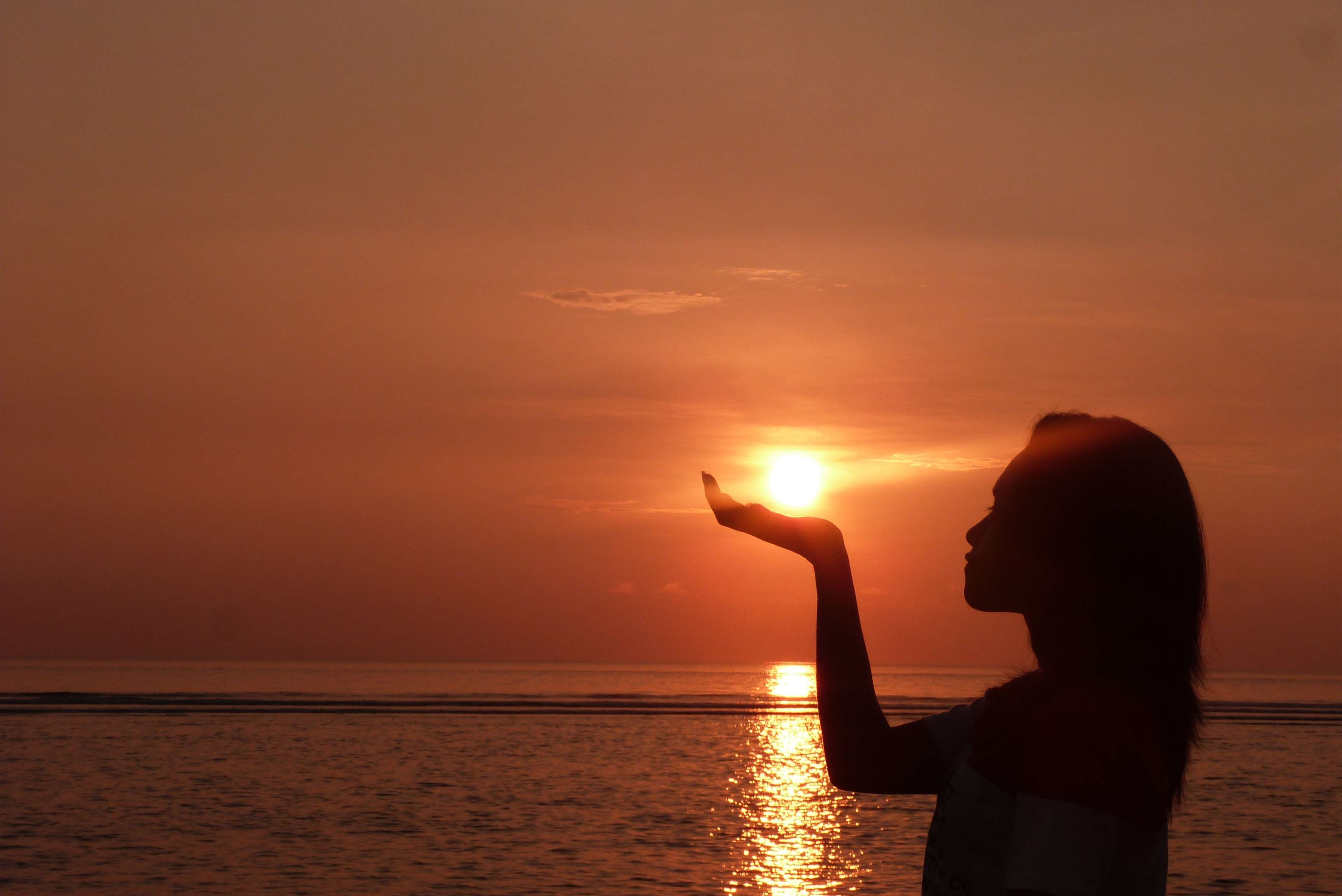 idyllic, girl, horizon over water, optical illusion, scenics - nature, one person, water, beauty in nature, reflection, 4K, sea, sun, orange color, silhouette, HD Wallpaper