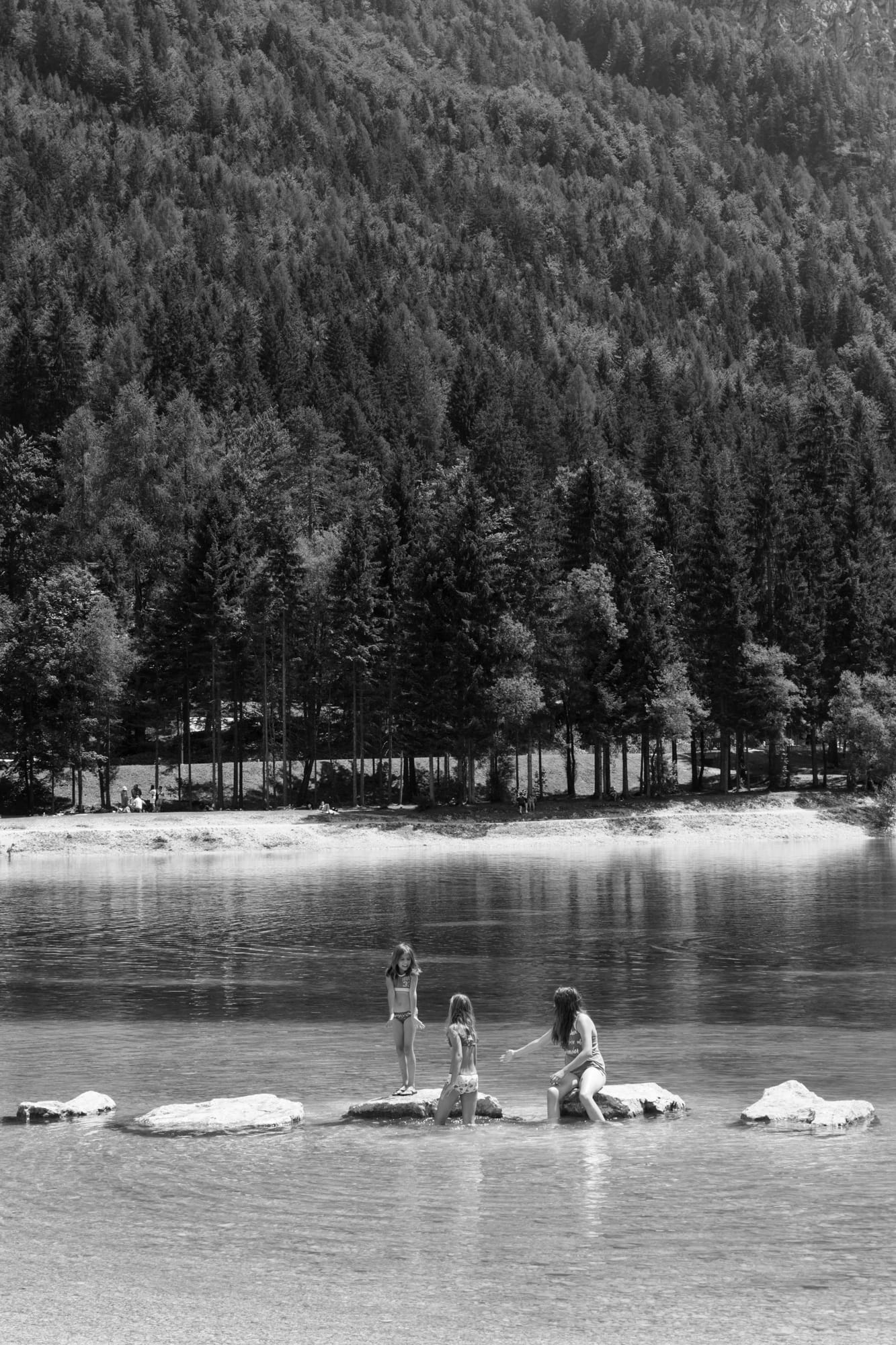 togetherness, Slovenia, leisure activity, people, friendship, Jasna, panorama, recovery, brothers and sisters, 1080P, forest, waterfront, women, Water, Phone HD Wallpaper