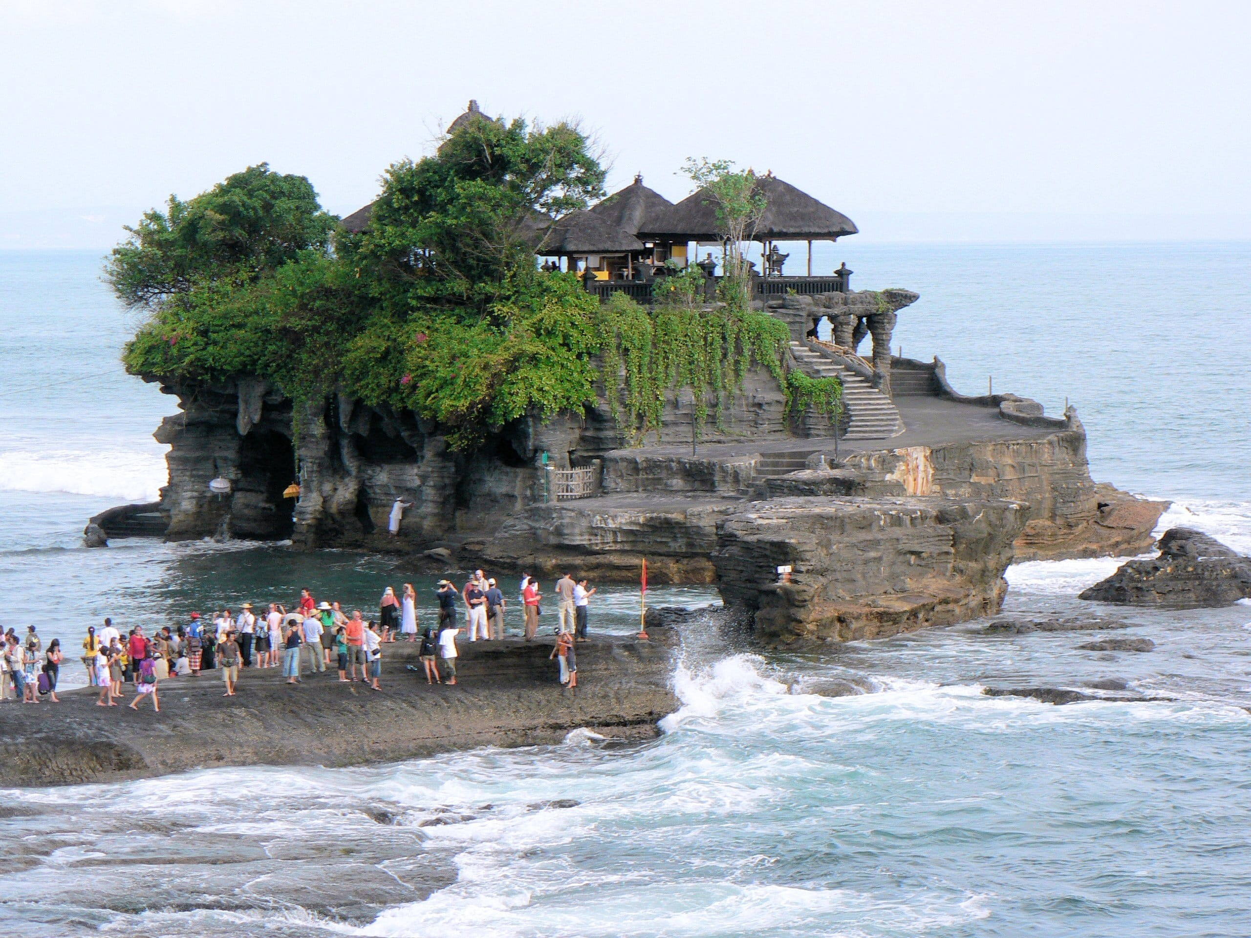 plant, group of people, Bali, rock, body, rock - object, large group of people, 2K, built structure, Tanah Lot, horizon over water, beside, outdoors, sky, HD Wallpaper