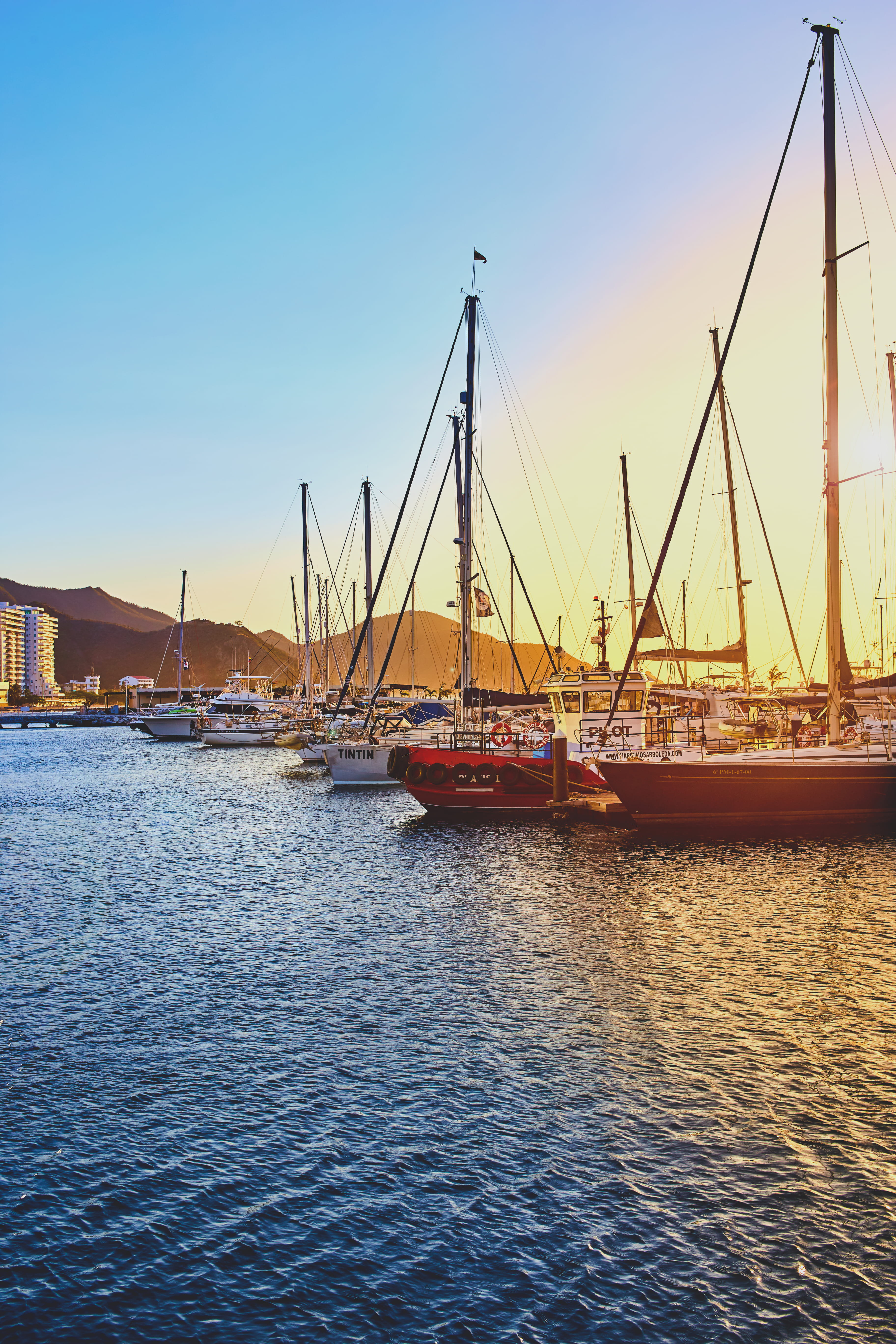 watercraft, sea, santa marta, nature, marina, transportation, daytime, mode of transportation, sol, no people, harbor, marina park, scenics - nature, moored, Phone HD Wallpaper