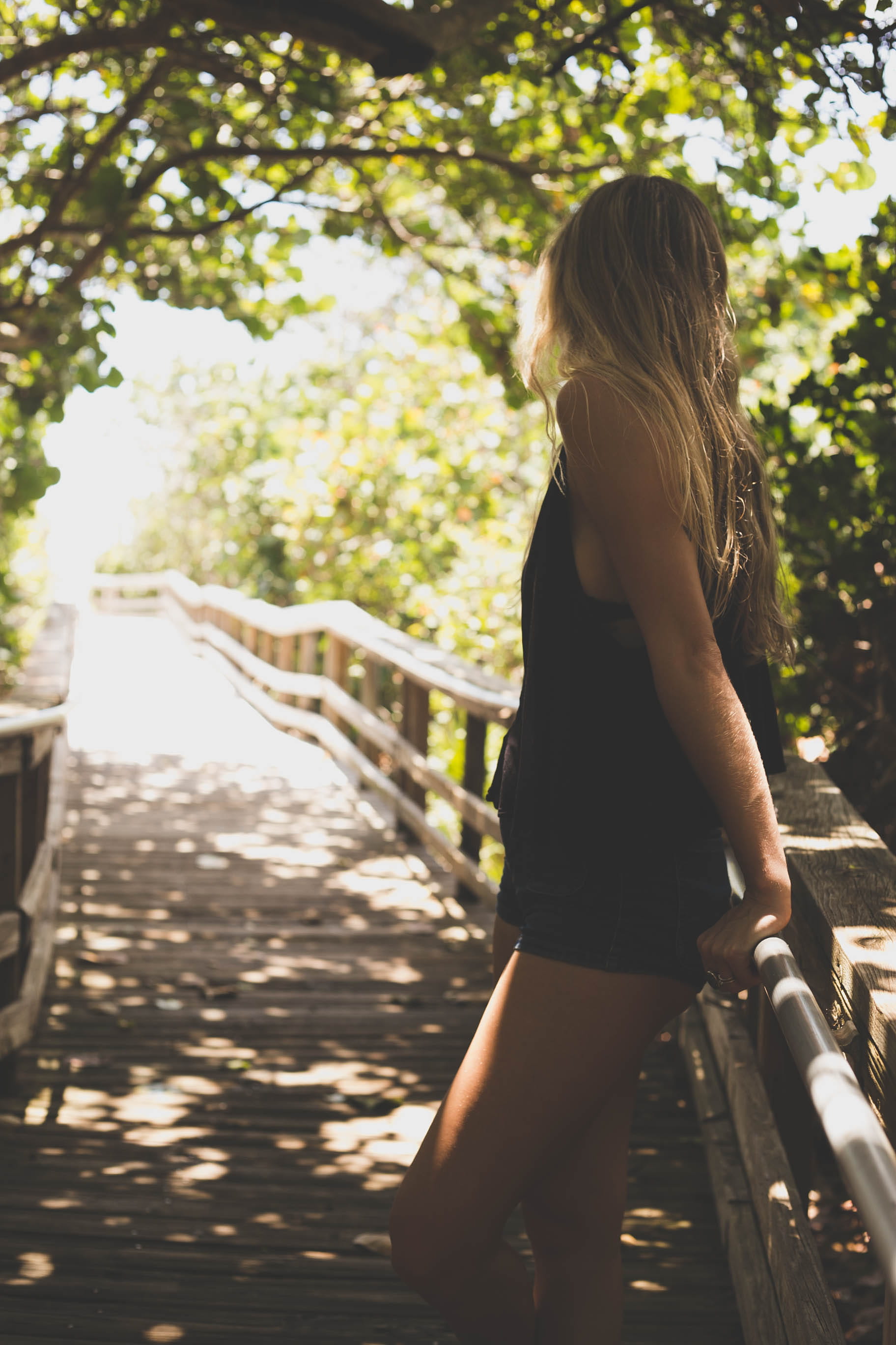 vacation, casual clothing, juno beach, fun, walk, railing, tree, hairstyle, lifestyles, summer, united states, outdoors, young adult, ocean, blond hair, Phone HD Wallpaper