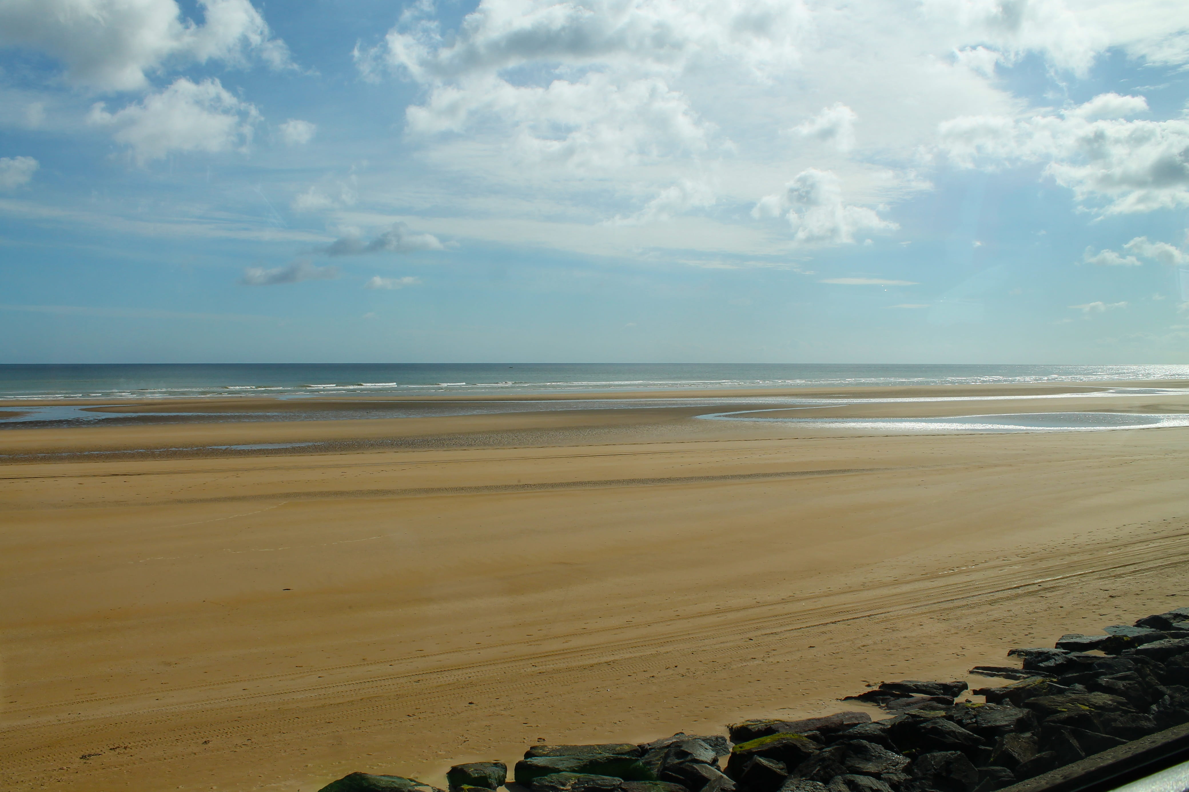 day, scenics, tranquil scene, summer, sandy beach, holidays, sand, beauty in nature, Europe, nature, Juno Beach, idyllic, sea, non-urban scene, horizon over water, HD Wallpaper