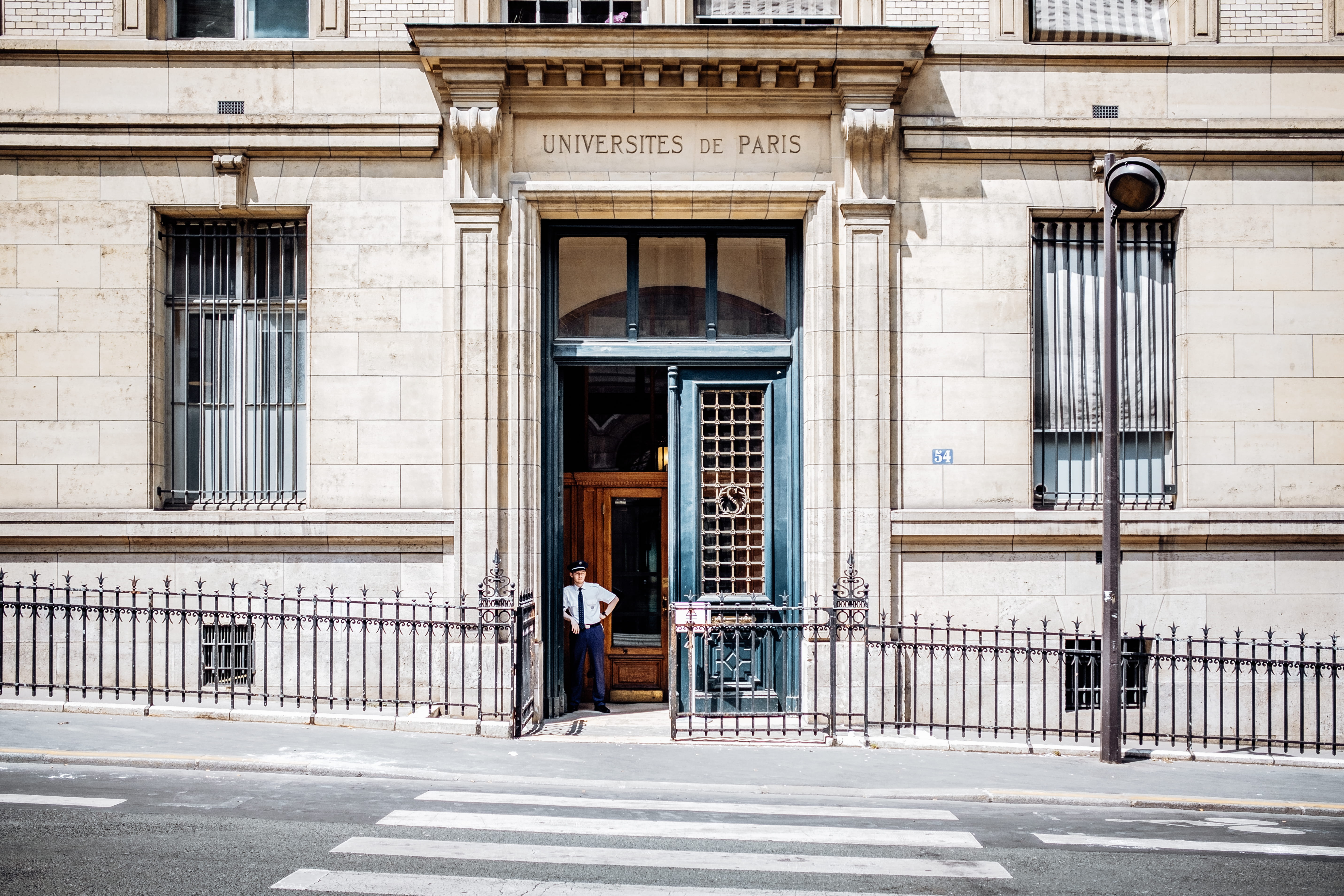 travel, official, doorway, facade, famous Place, wall, street, crosswalk, uK, outdoors, street photography, building Exterior, city, symmetry, old-fashioned, HD Wallpaper
