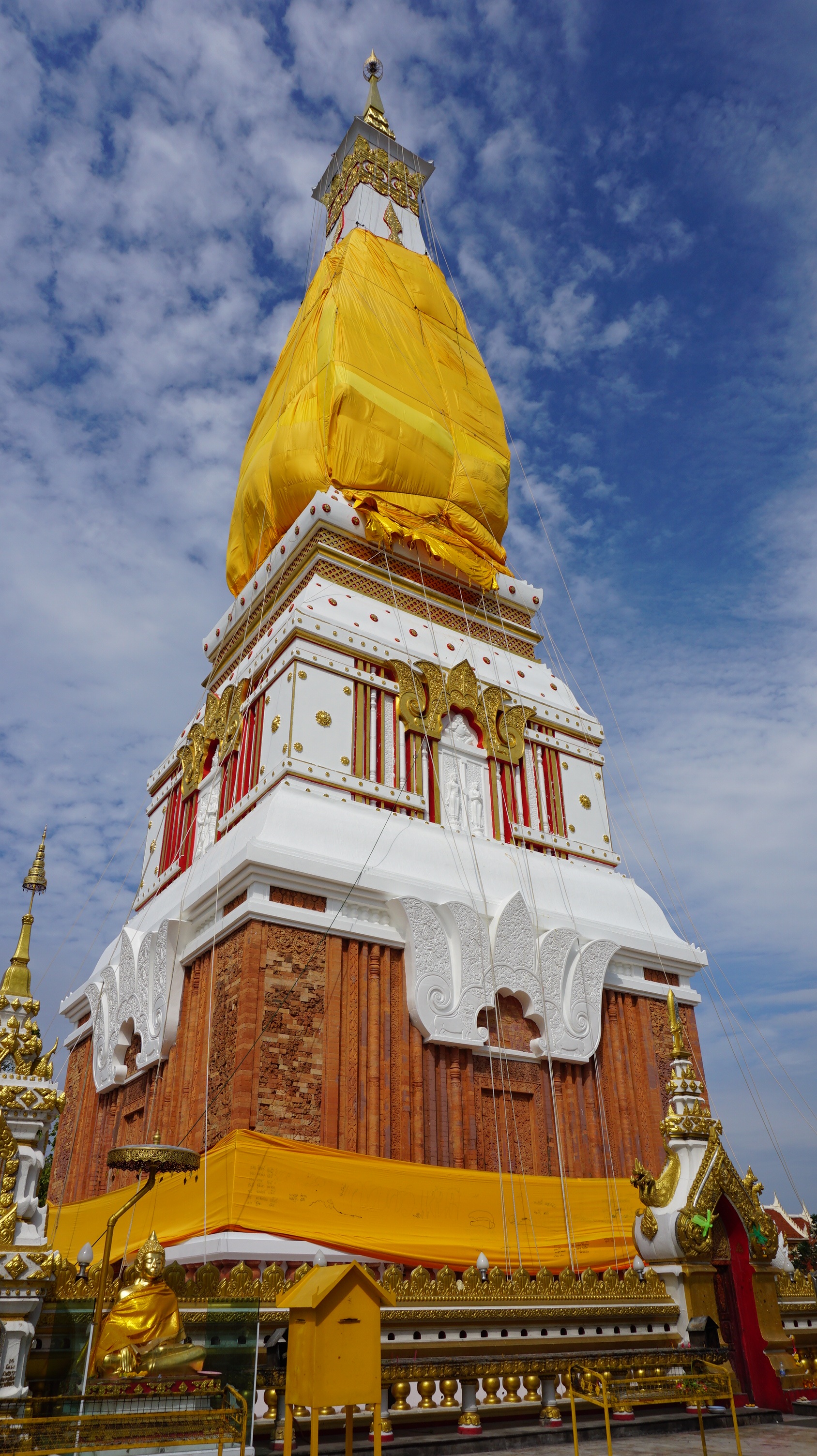 place of worship, buddhism, ancient, 2K, adoration, gold colored, the lord buddhas relics, no people, painting, outdoors, merit, architecture, tourism, Phone HD Wallpaper