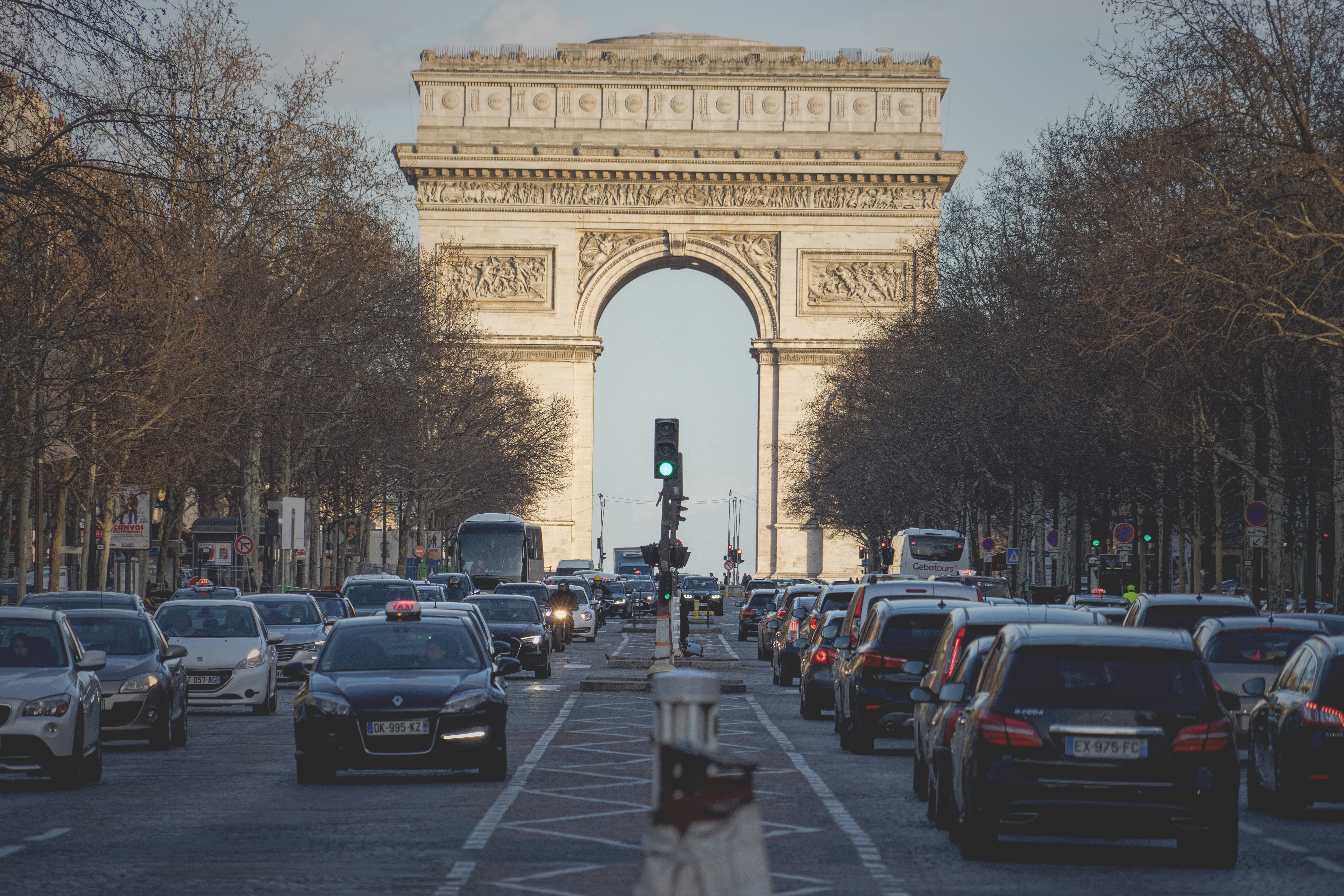 road, traffic jam, transportation, architecture, history, license plate, triumphal arch, the way forward, the past, machine, car, arch, traffic, arc de triomphe, HD Wallpaper