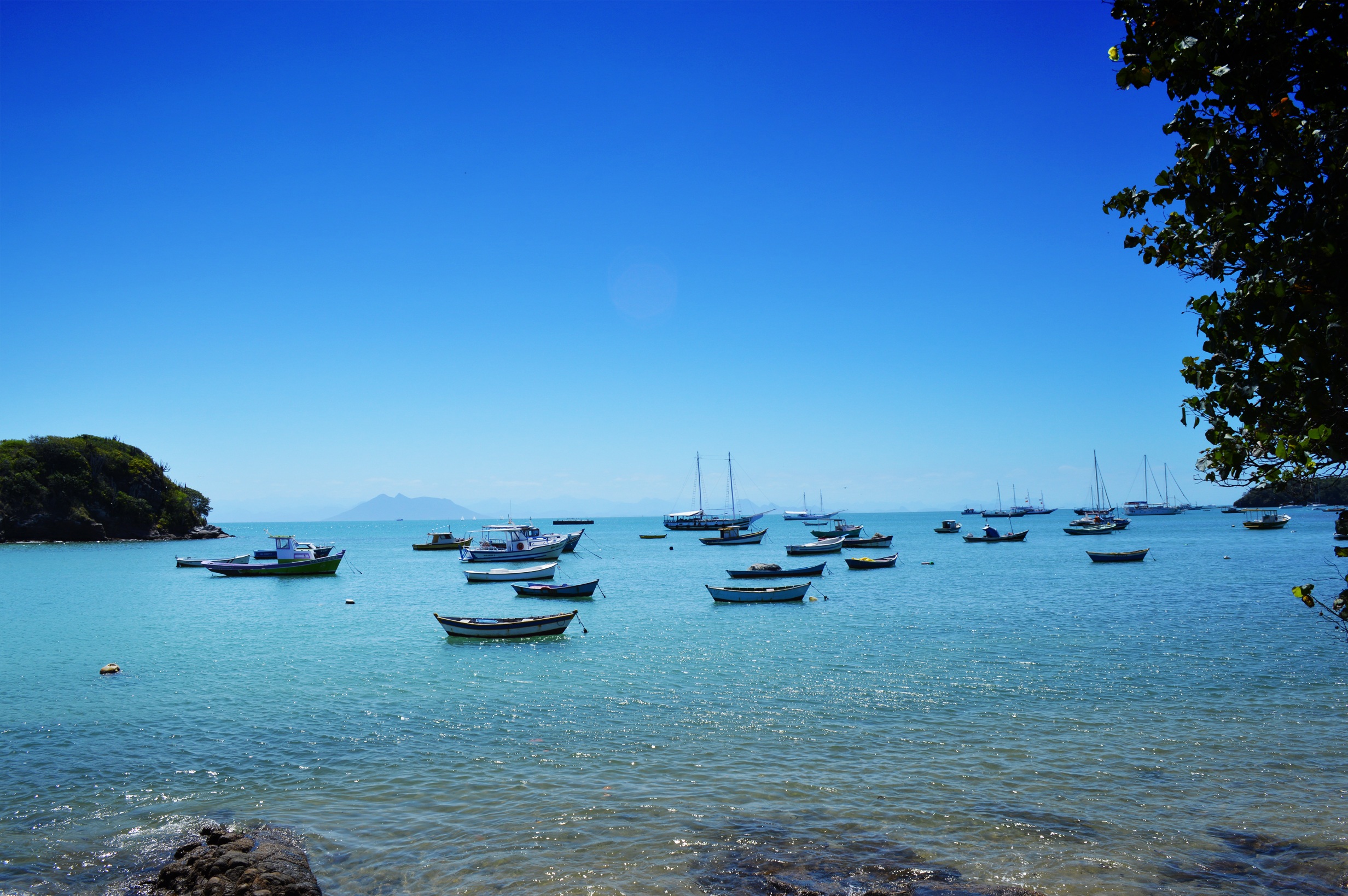 costa, outdoors, bay, summer, body, anchored, day, brazil, yacht, mode of transportation, búzios, clear sky, tree, ride, transportation, tranquil scene, HD Wallpaper