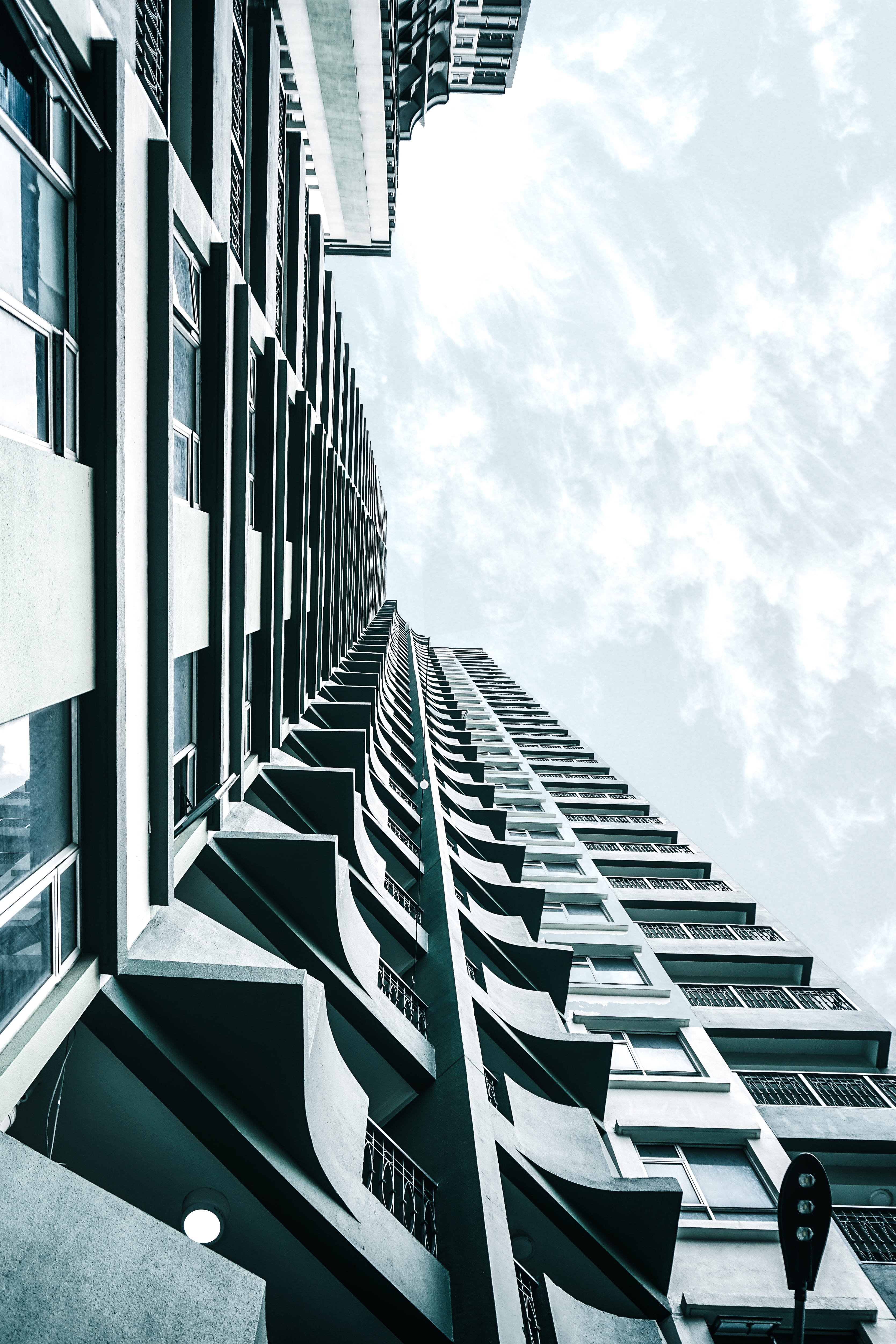 built structure, cloud, looking up, low angle view, daytime, directly below, window, garden, sunlight, outdoors, tall - high, low, clouds, residential district, Phone HD Wallpaper