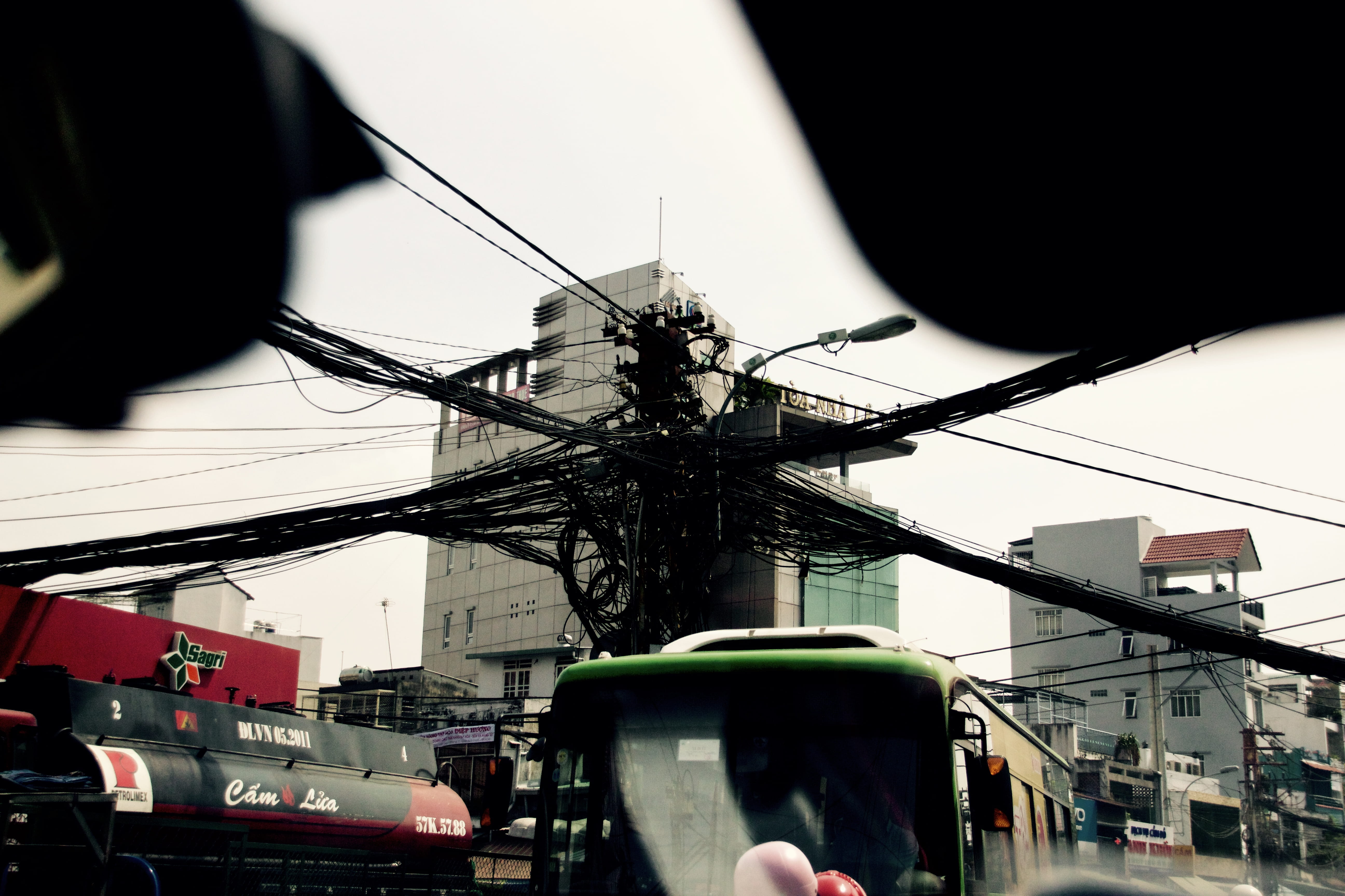 transportation, 5K, urban, real people, outdoors, mode of transportation, nature, hochiminhcity, architecture, sky, land vehicle, day, built structure, HD Wallpaper