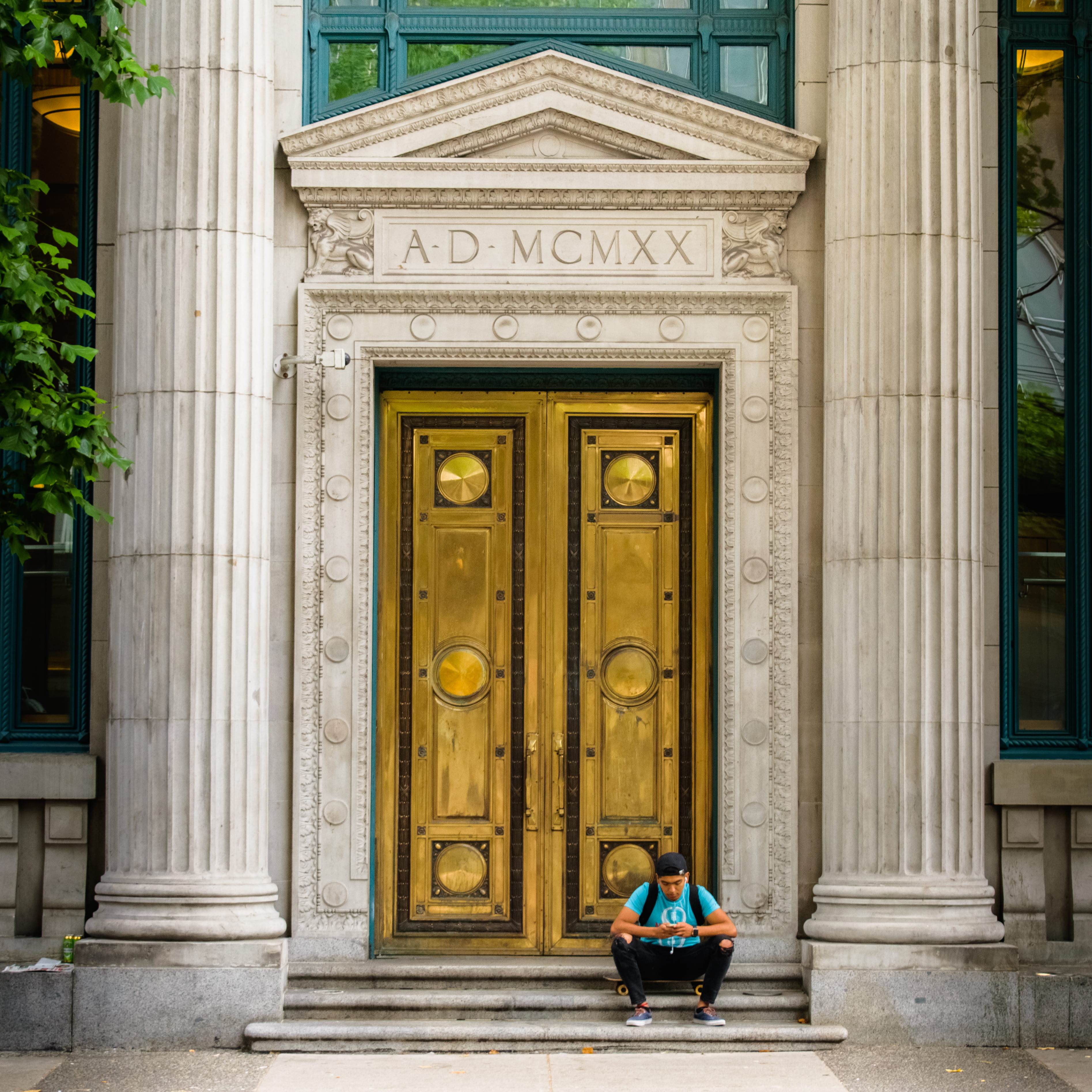 building, built structure, 2K, contrast, door, day, leisure activity, closed, front view, interesting, entrance, medieval, architectural column, canada, Phone HD Wallpaper