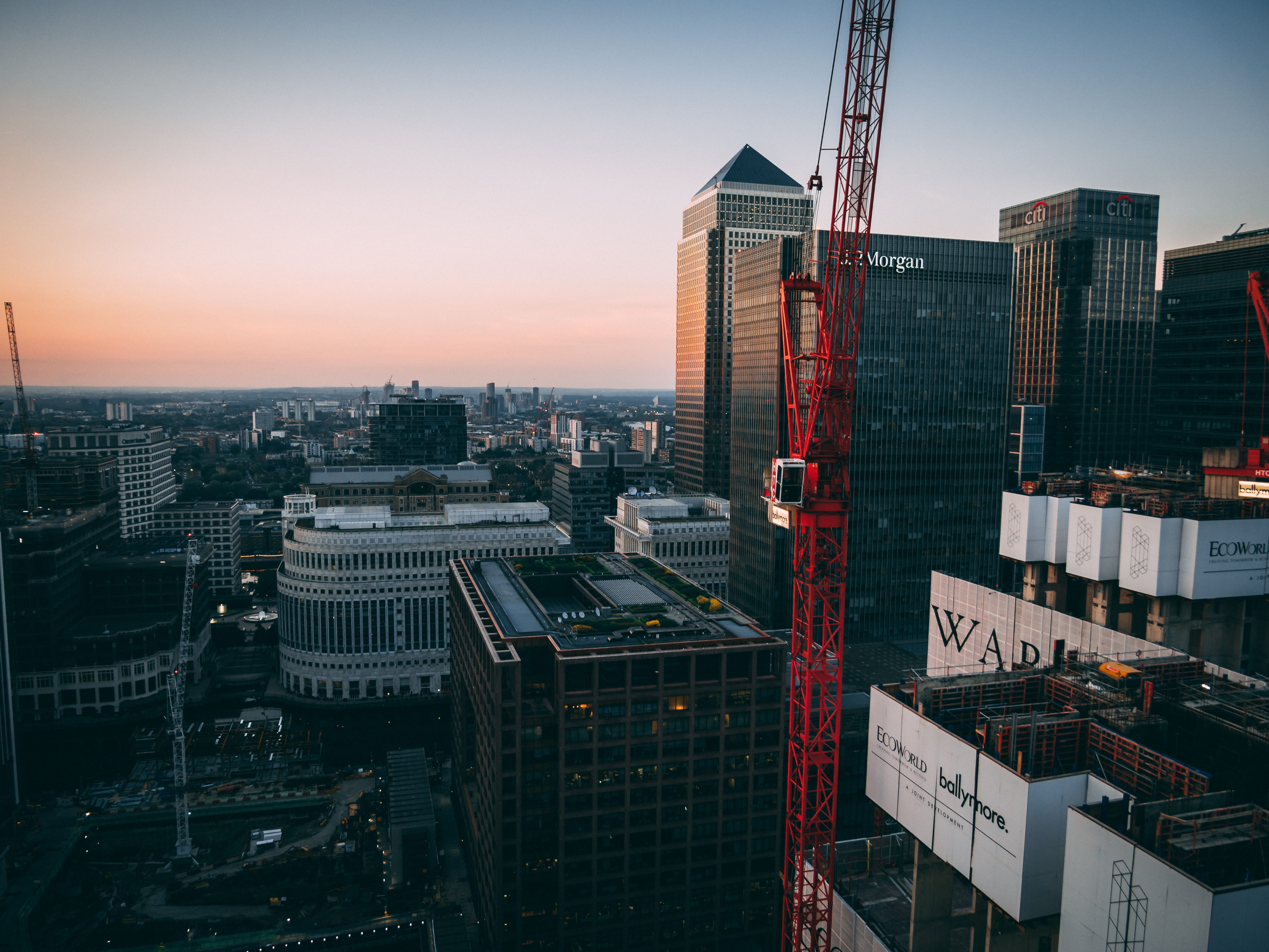 photography, hsbc, built structure, tower, london, 5K, crane, financial district, outdoors, building, sky, citi, sunset, office building exterior, city, HD Wallpaper