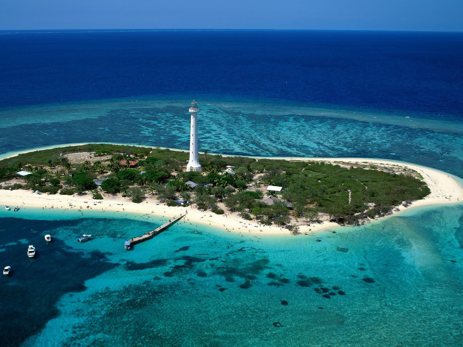 island, 720P, aerial view, atolls, sea, resort, beach, lighthouse, HD Wallpaper