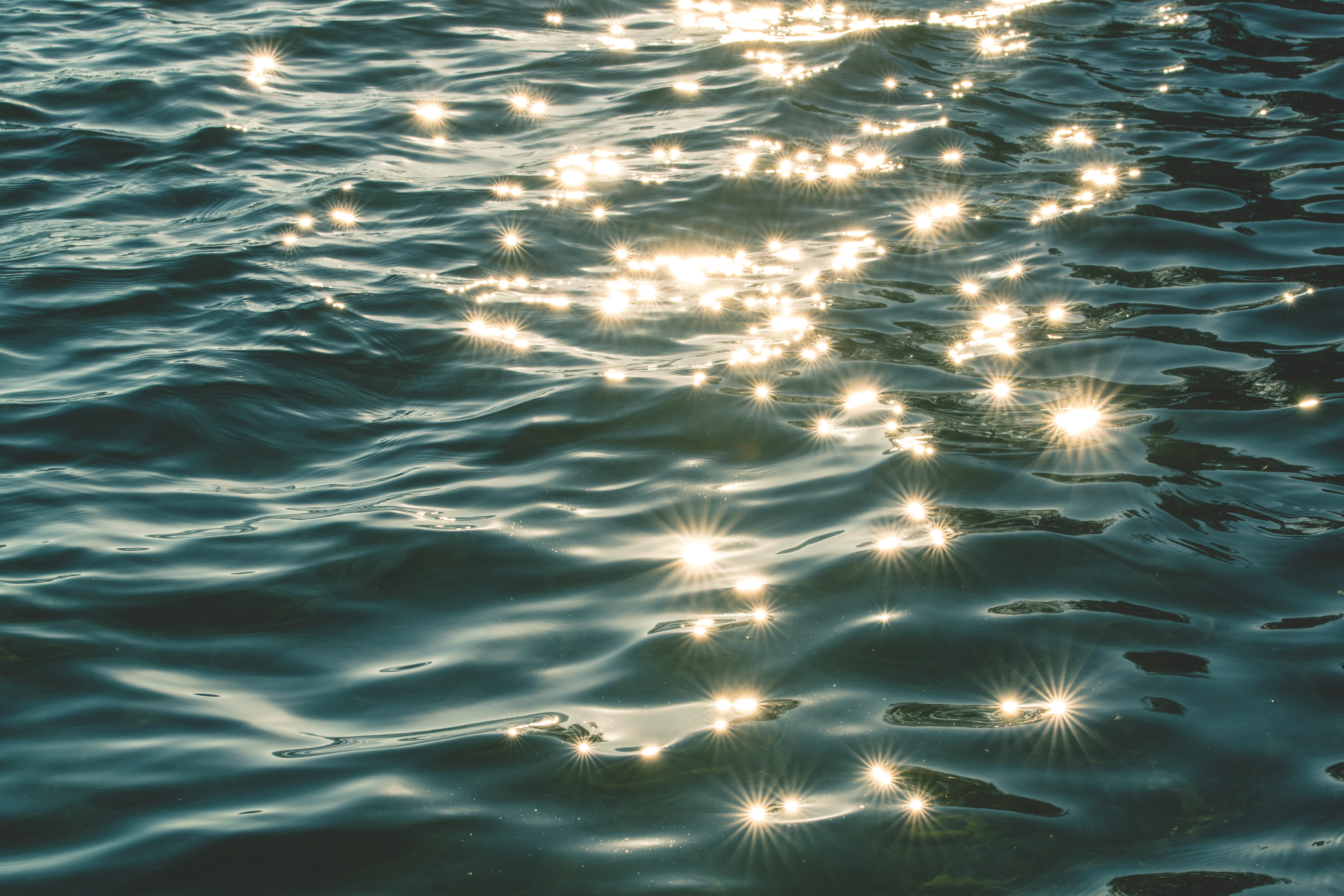 high angle view, sunlight, frame, nature, water, luminescence, shiny, glare, full frame, illuminated, shallow, pool, reflection, waves, shot, ocean, pattern, HD Wallpaper