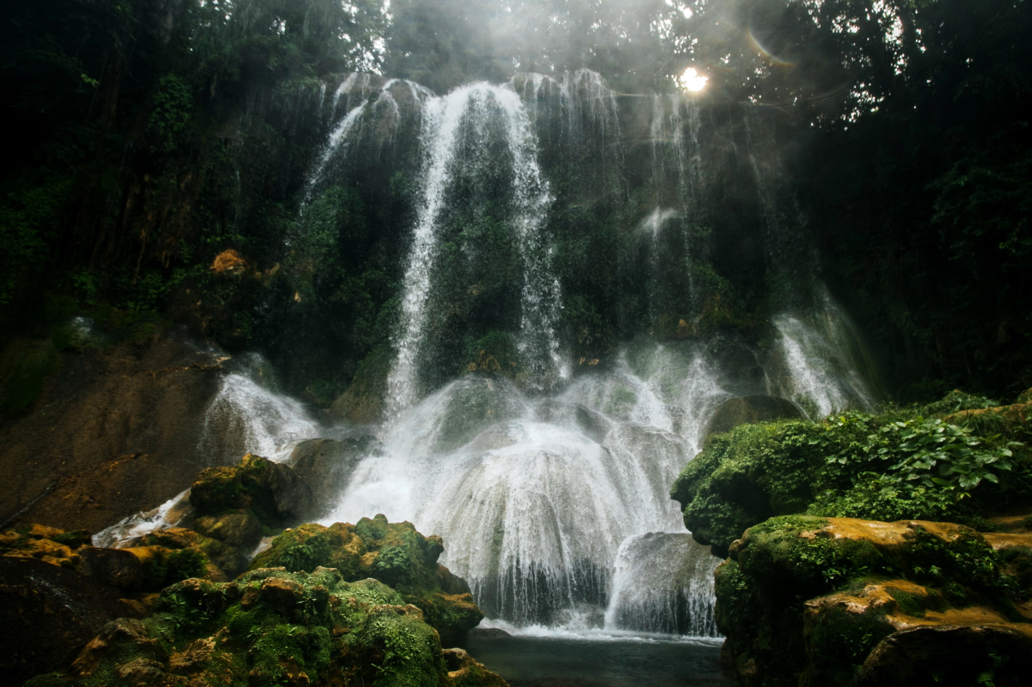 squirt, stones, trees, 1080P, Cuba, waterfall, moss, glare, Cienfuegos, the rays of the sun, forest, HD Wallpaper