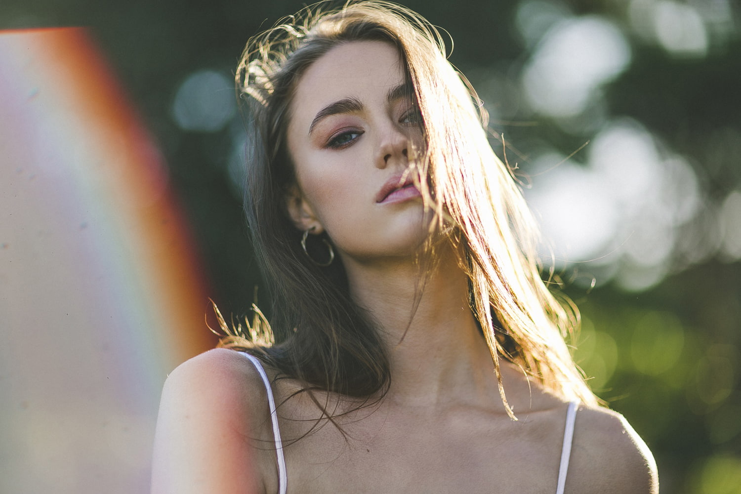 women, portrait, 720P, hoop earrings, depth of field, looking at viewer, model, Julia Trotti, women outdoors, brunette, HD Wallpaper