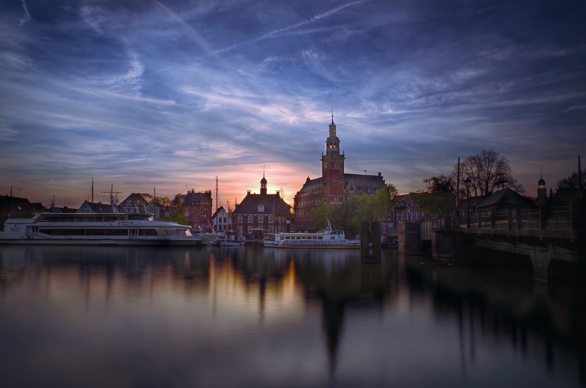 silhuette, cityscape, leer ostfriesland, city, place of worship, no people, reflection, mood, clouds, government, body, travel destinations, port, waters, HD Wallpaper