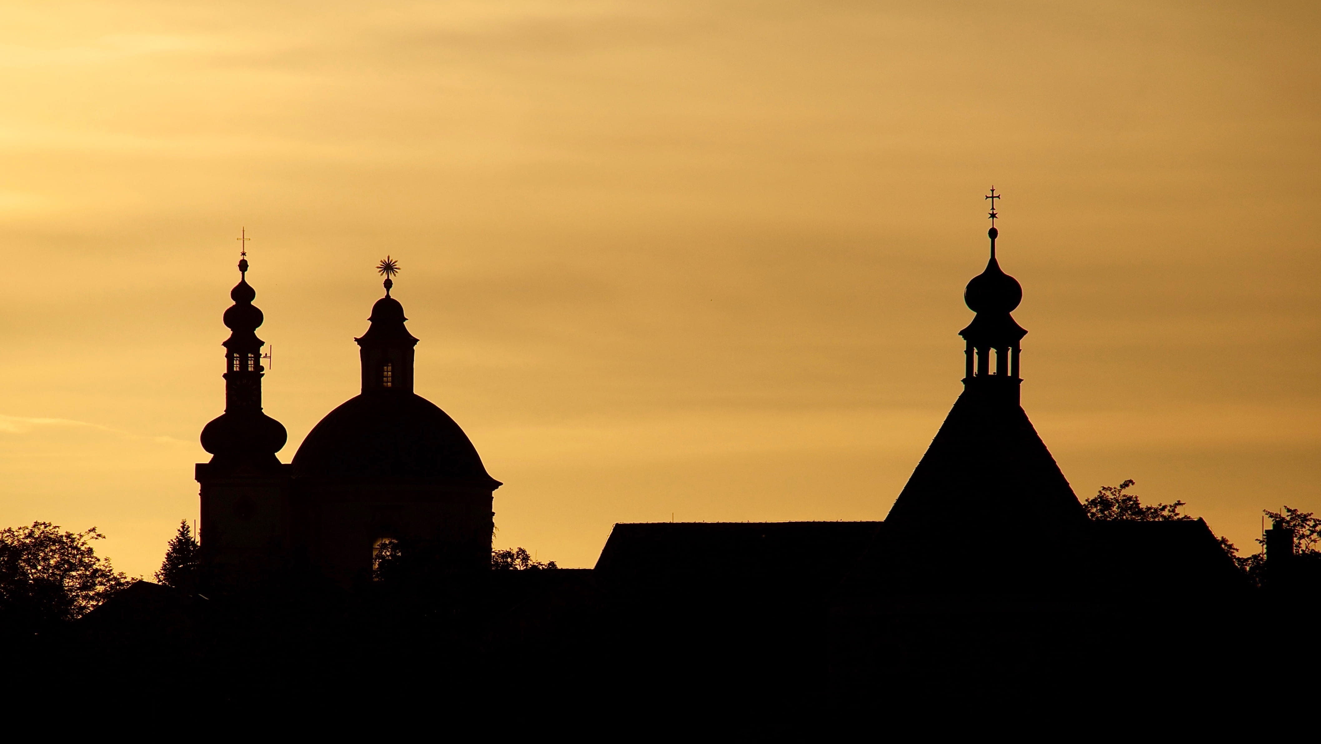 building exterior, shadows, silhouette, czech replublic, built structure, religion, sunlight, cathedral, outdoors, church, belief, city, dome, nature, cross, HD Wallpaper