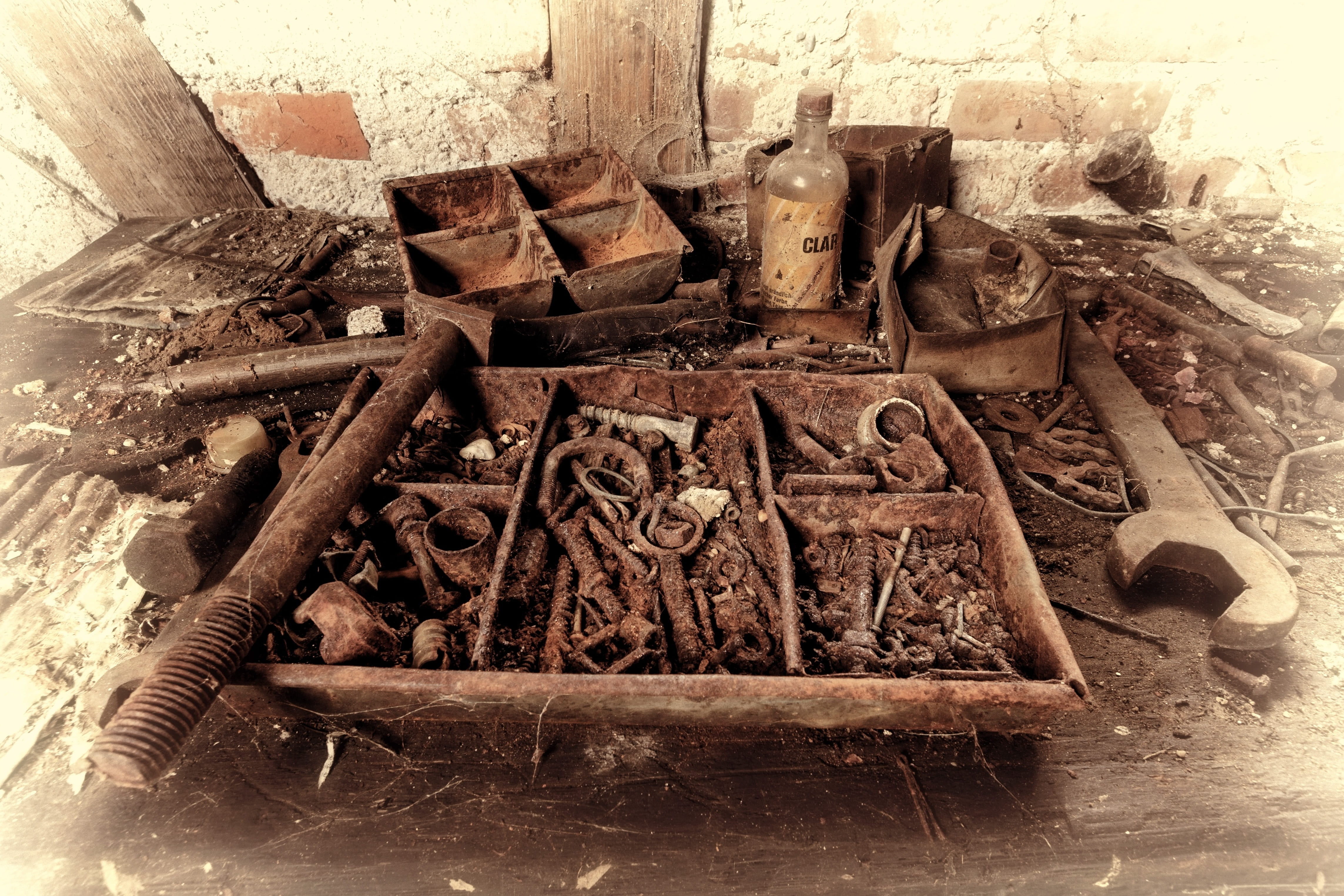 abandoned, close up, food, tool, metal, scrap, decay, temptation, craft, indoors, stainless, close-up, obsolete, old tool, screw clamp, screw, chocolate, HD Wallpaper