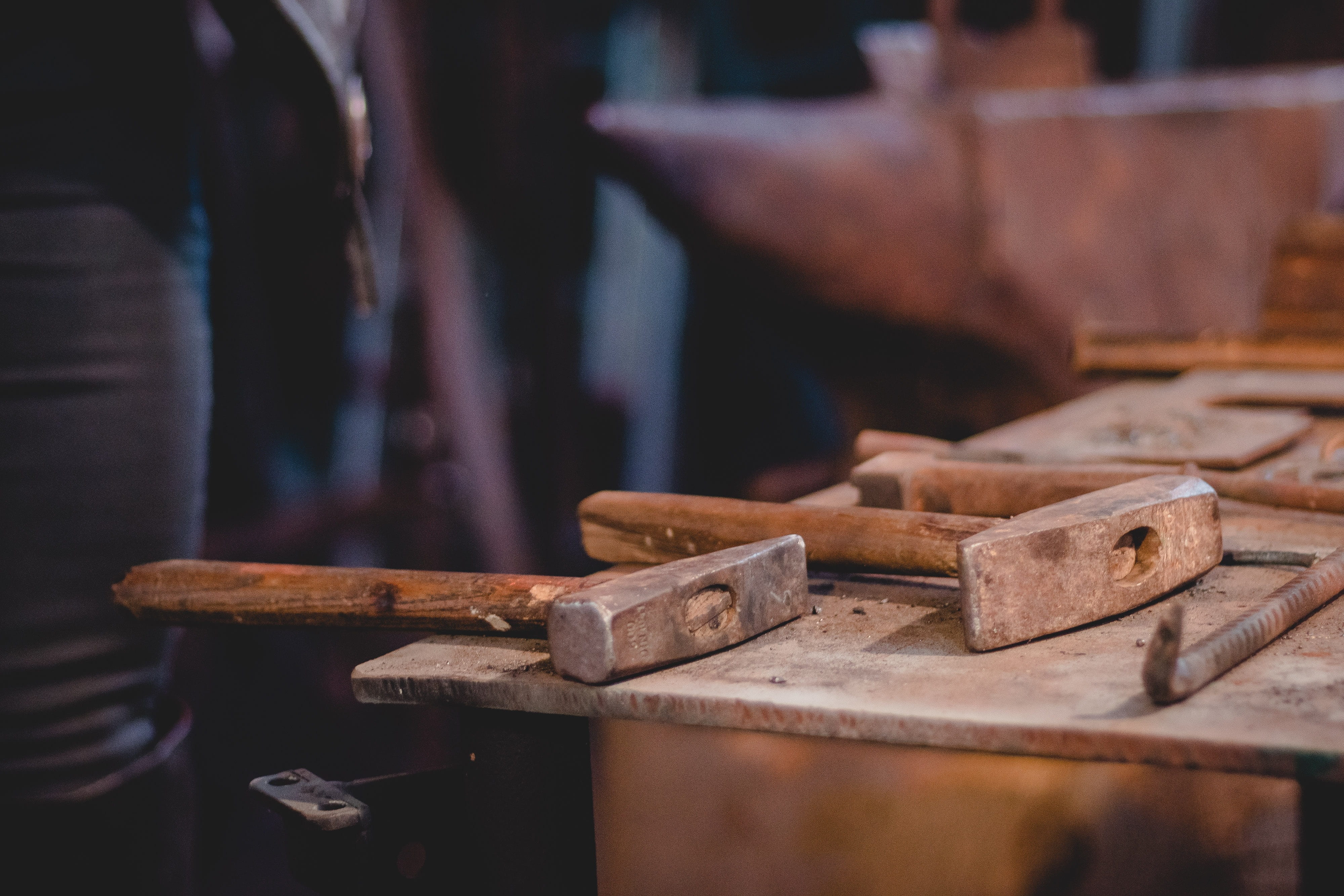 wood, leave, indoors, handled, work tool, metal industry, hinge, steel, table, old wood, brown, no people, art and craft, gear, hammer, iron, thread, forge, HD Wallpaper
