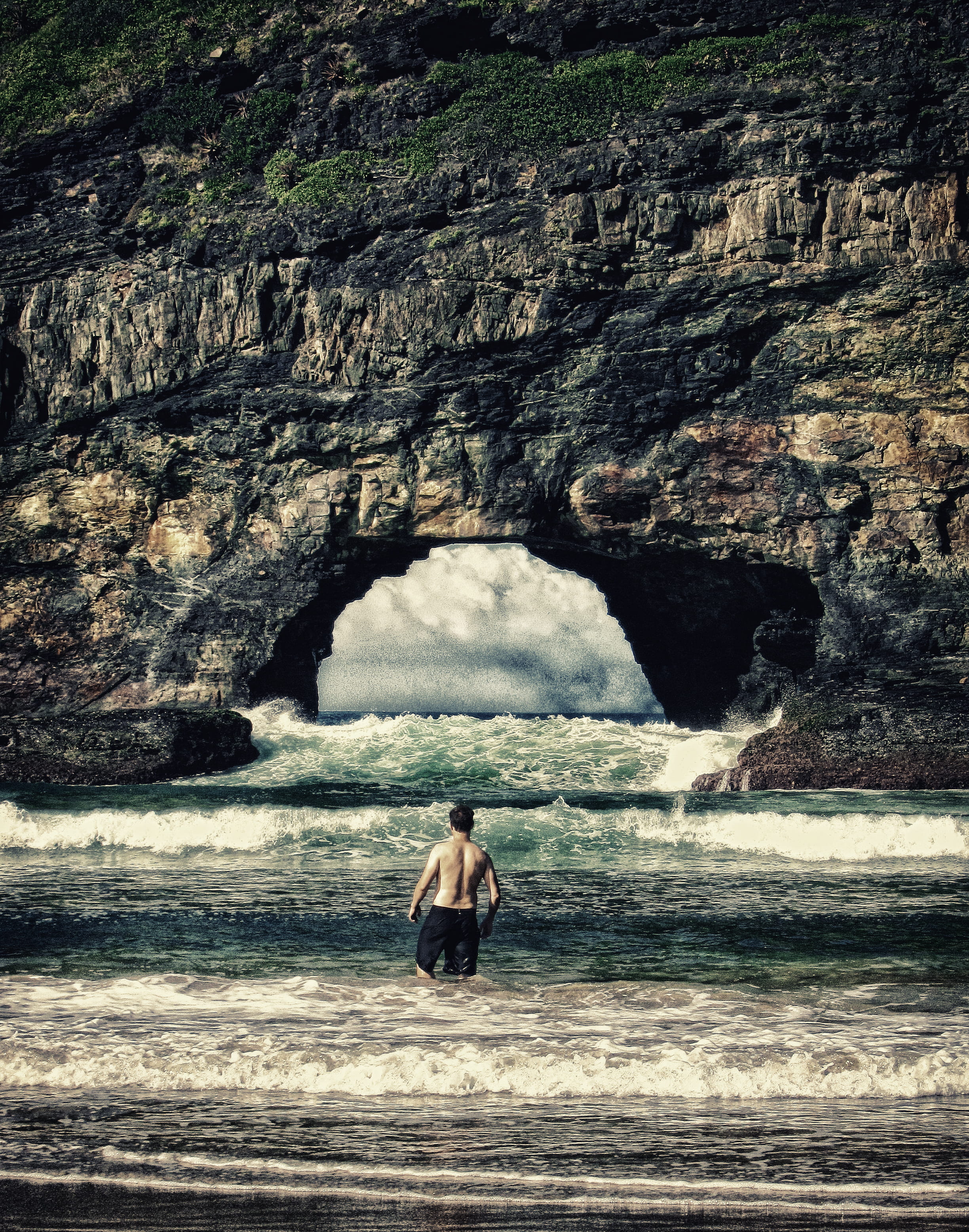 ocean, scenics - nature, outdoors, hole in the wall, hole, determination, leisure activity, vacations, land, lifestyles, motion, one person, wild coast, Phone HD Wallpaper