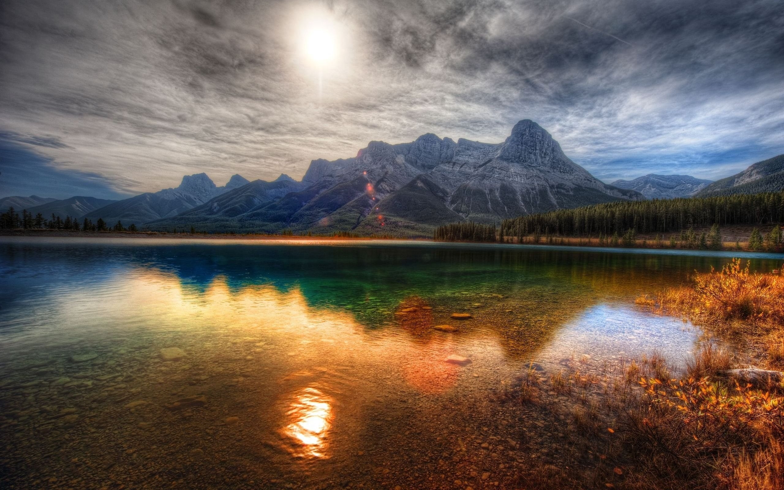 2K, mountains, paints, colors, surface, bushes, water, transparent, smooth surface, lake, HD Wallpaper
