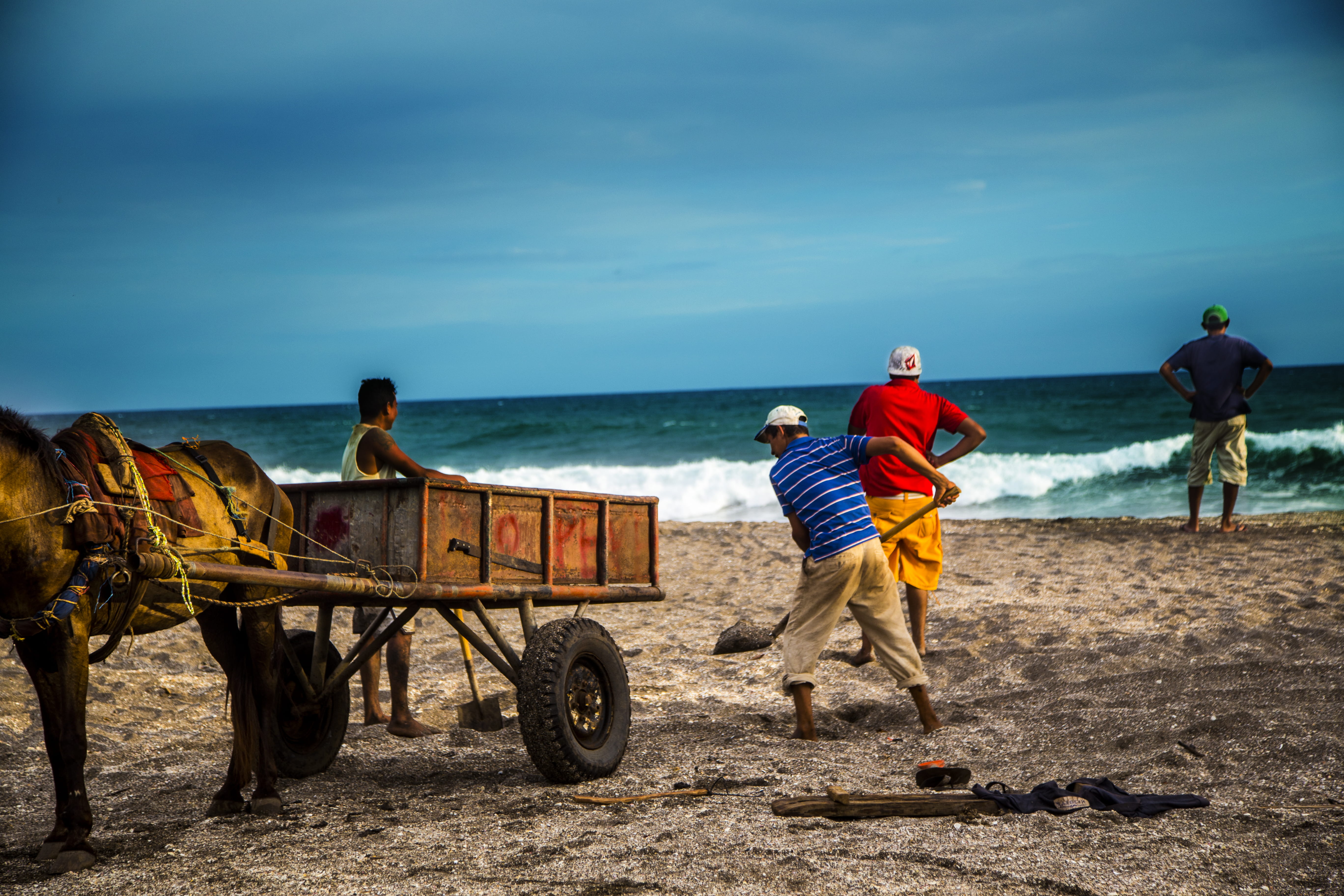 men, nature, water, waves, land, full length, sky, real people, nicaragua, mode of transportation, day, domestic animals, horizon over water, beach, horse, HD Wallpaper