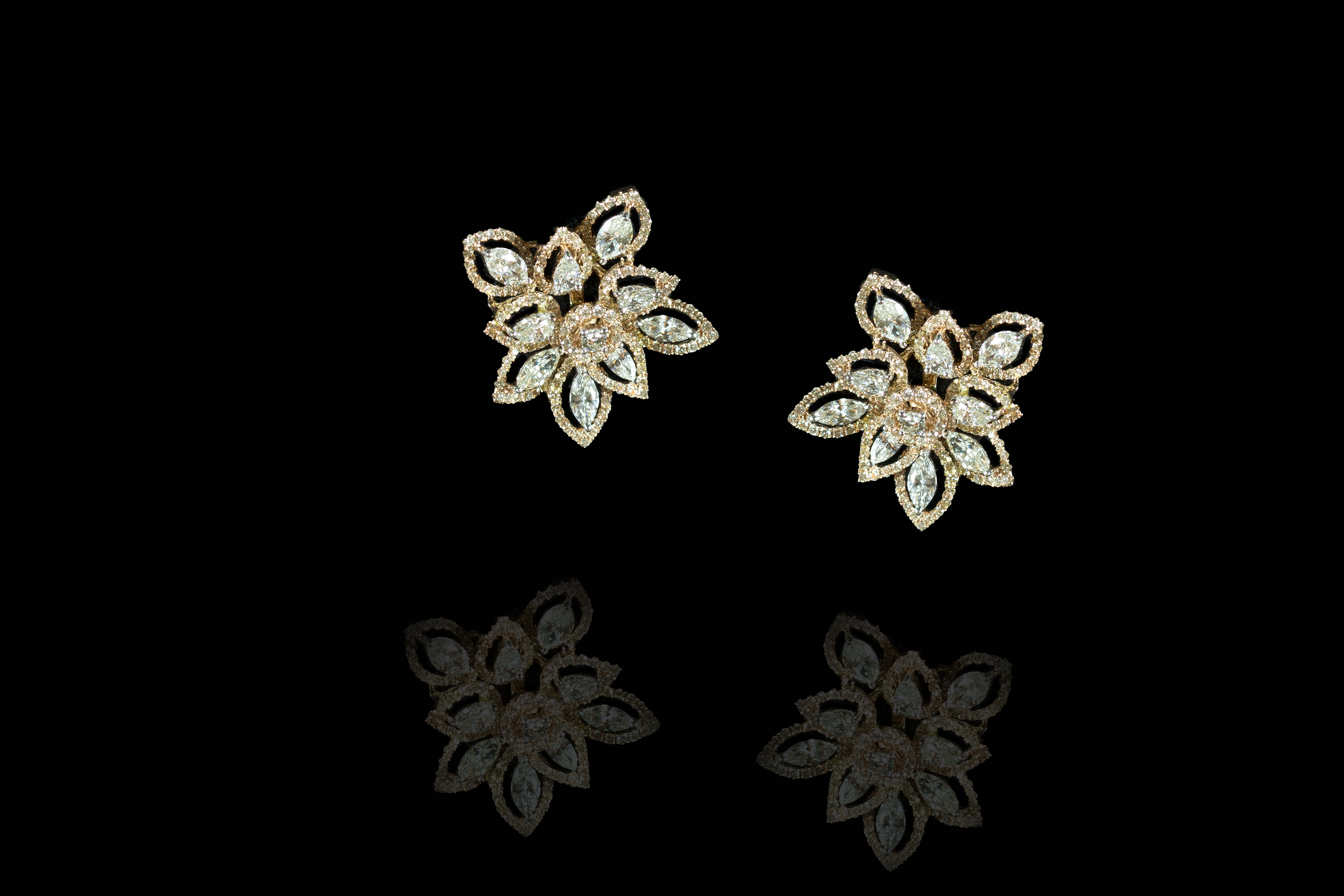 shining, black background, floral, gemstone, pattern, jewel, fashion, diamond, star - space, antique, winter, indoors, art and craft, jewelry, design, studio shot, HD Wallpaper