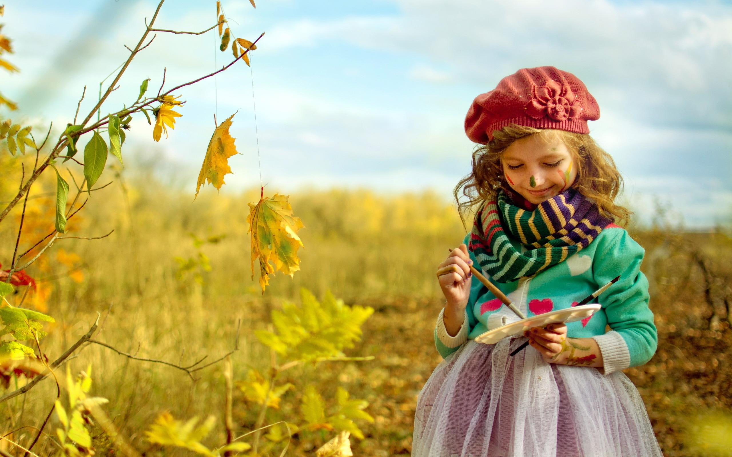 2K, leaves, autumn colors, hands, nature, little, sweet, girl, pretty, hair, autumn splendor, clouds, HD Wallpaper