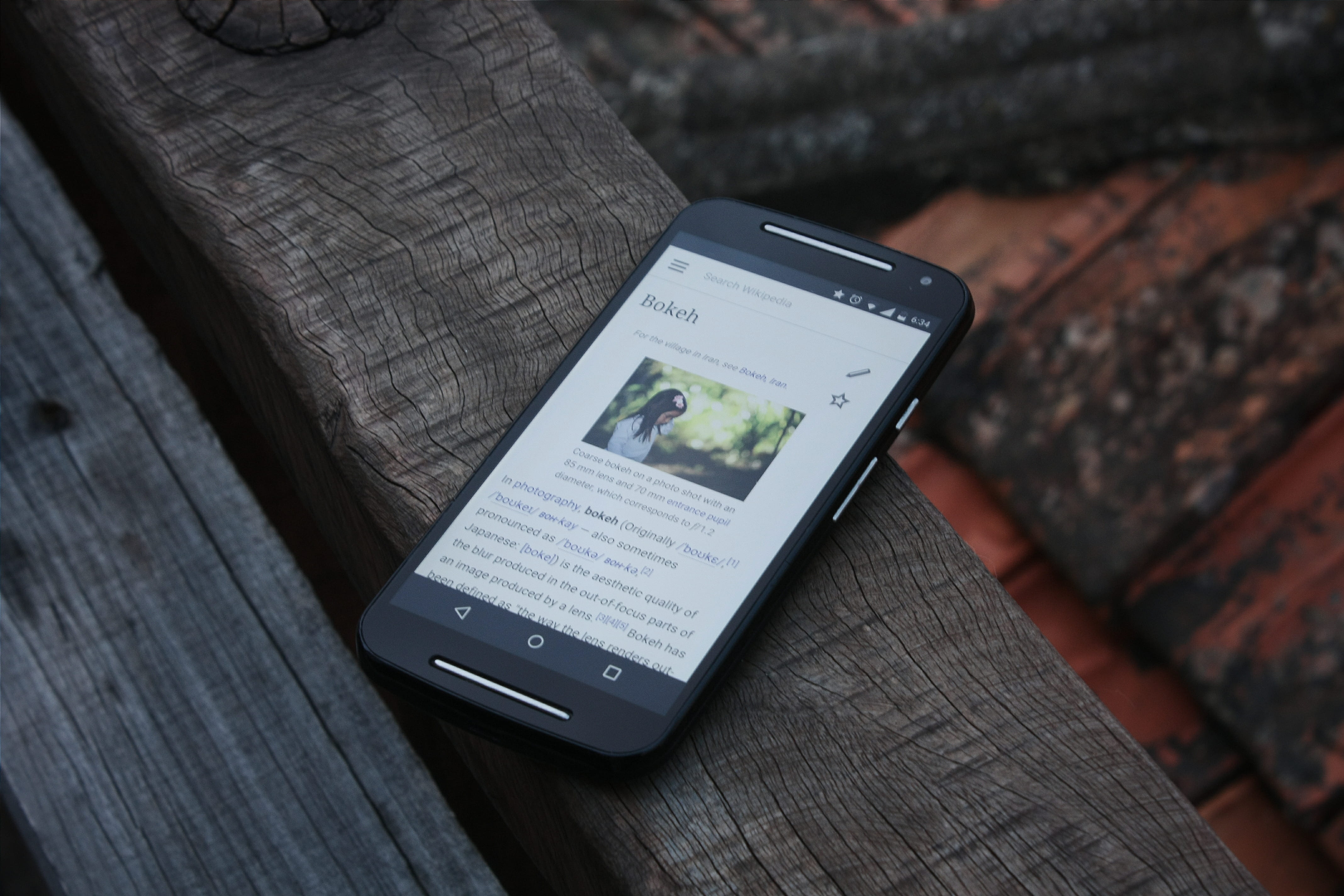 leisure activity, portable information device, motorola, using phone, wood - material, 55mm, high angle view, madeira, boukeh, outdoors, photo ception, HD Wallpaper